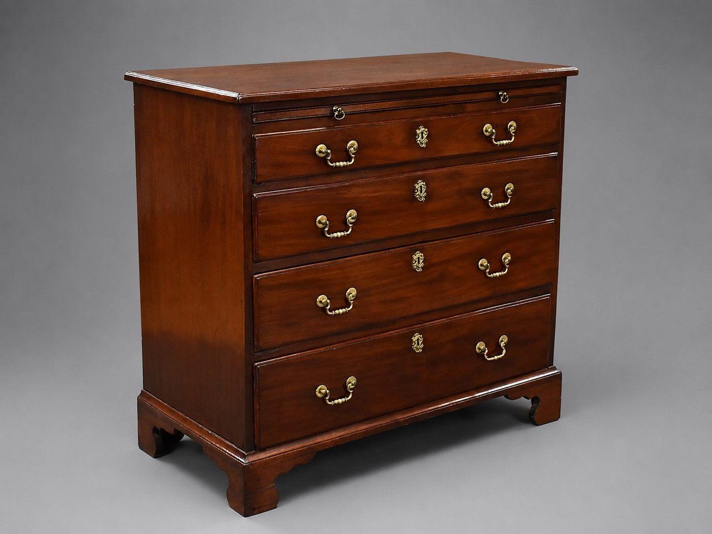 George III Mahogany Bachelor's Chest of Drawers (1 of 8) George III Mahogany Bachelor's Chest of Drawers (1 of 8)