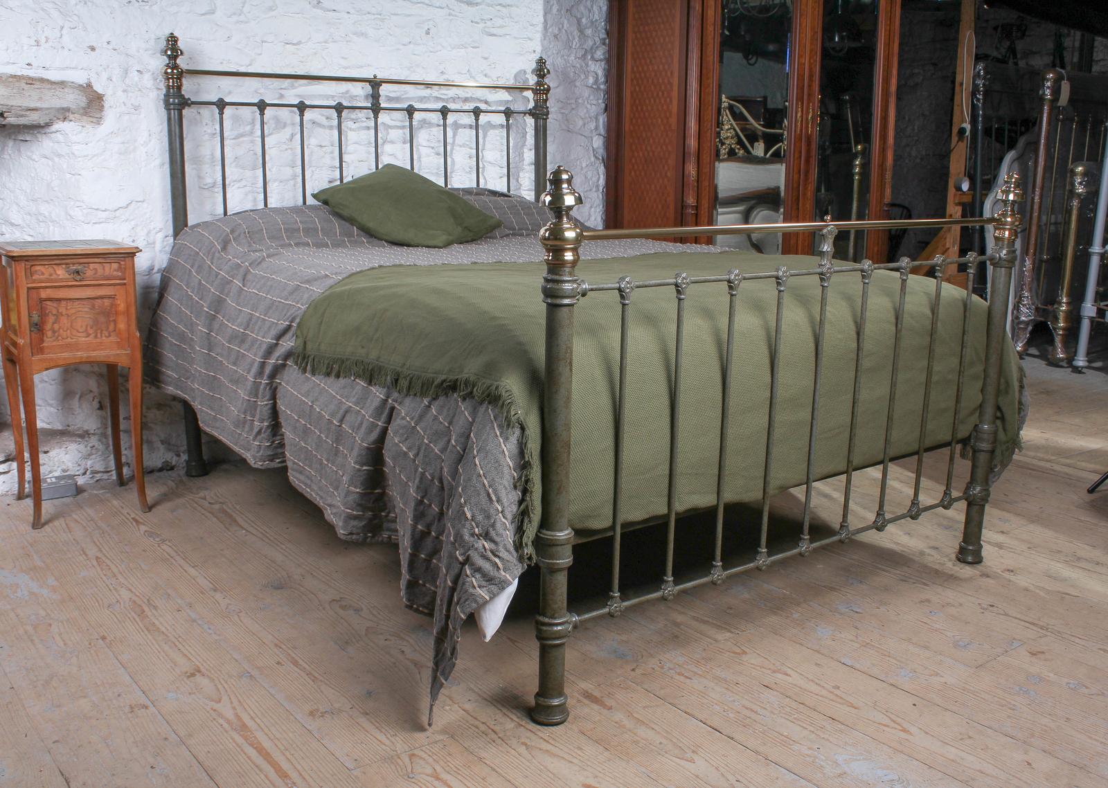 Super Handsome King Size Classic Victorian Bed (1 of 6) Super Handsome King Size Classic Victorian Bed (1 of 6)