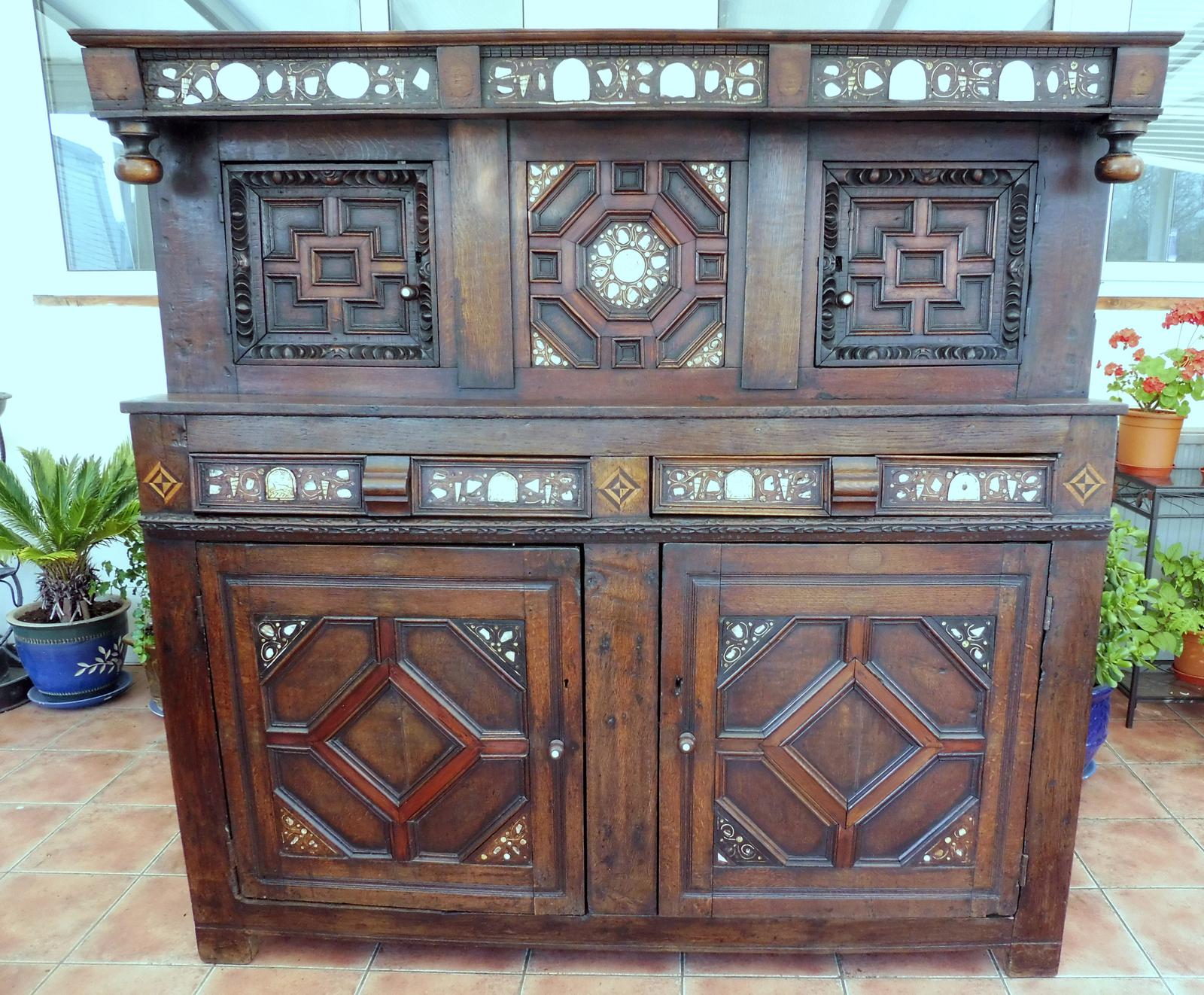 Country Oak Court Cupboard 1560 (1 of 10)