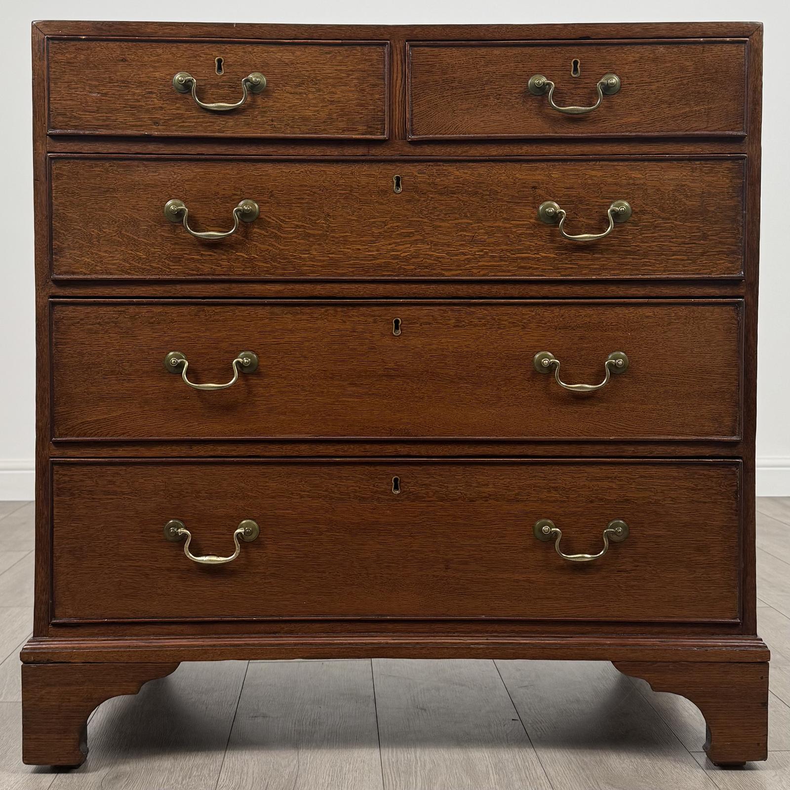 Antique 18th Century Fine Quality Chest of Drawers in Oak (1 of 11)