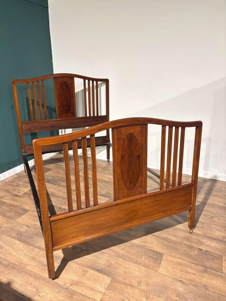 Vintage Mahogany Double Bed Stead (1 of 11) Vintage Mahogany Double Bed Stead (1 of 11)