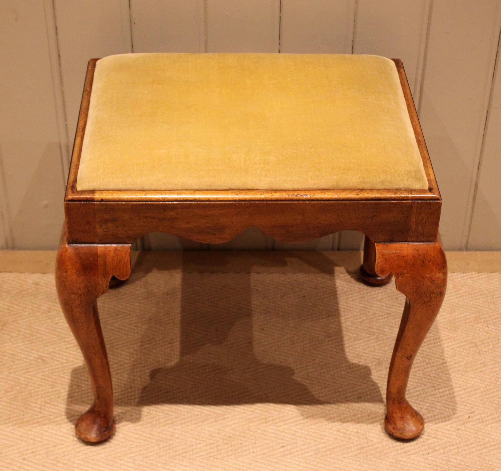 Walnut Queen Anne Style Foot Stool (1 of 12) Walnut Queen Anne Style Foot Stool (1 of 12)