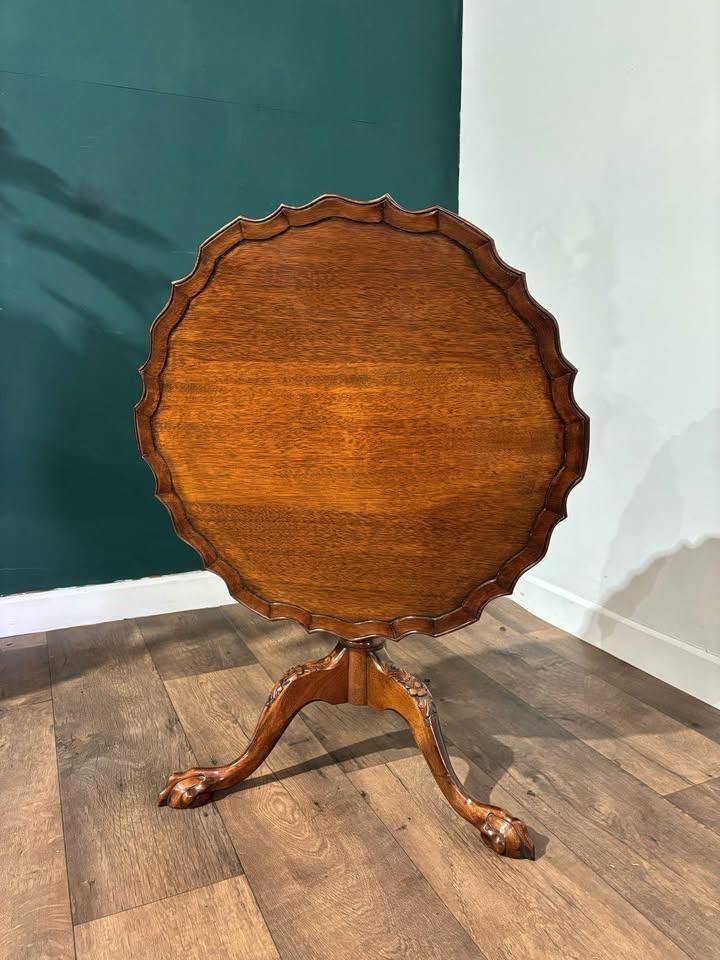Reproduction Tilt Top Pie Crust Edge Side Table (1 of 15)