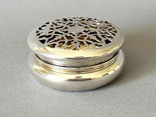 Fabulous William Comyns Edwardian Silver Pot Pourri Box (1 of 6)