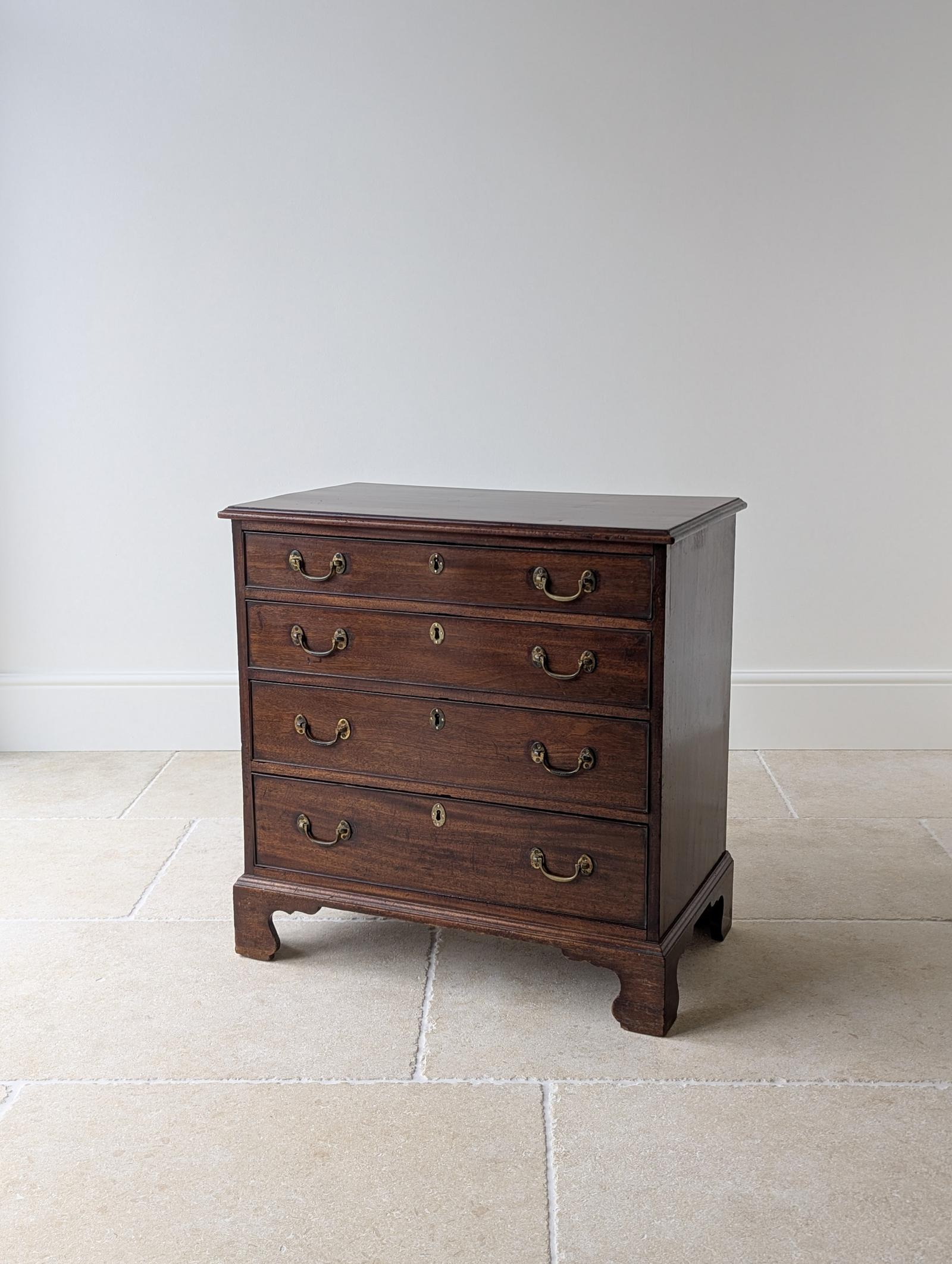 Antique George III Mahogany Chest of Drawers c.1800 (1 of 14)