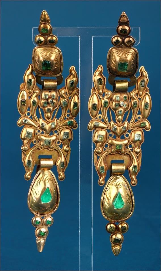 Antique Catalan Gold and Natural Emerald Earrings. 18th Century (1 of 9)