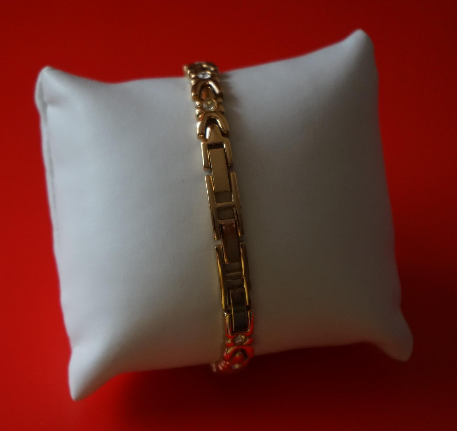 Vintage Quality Gilt Rhinestone Link Bracelet (1 of 8)