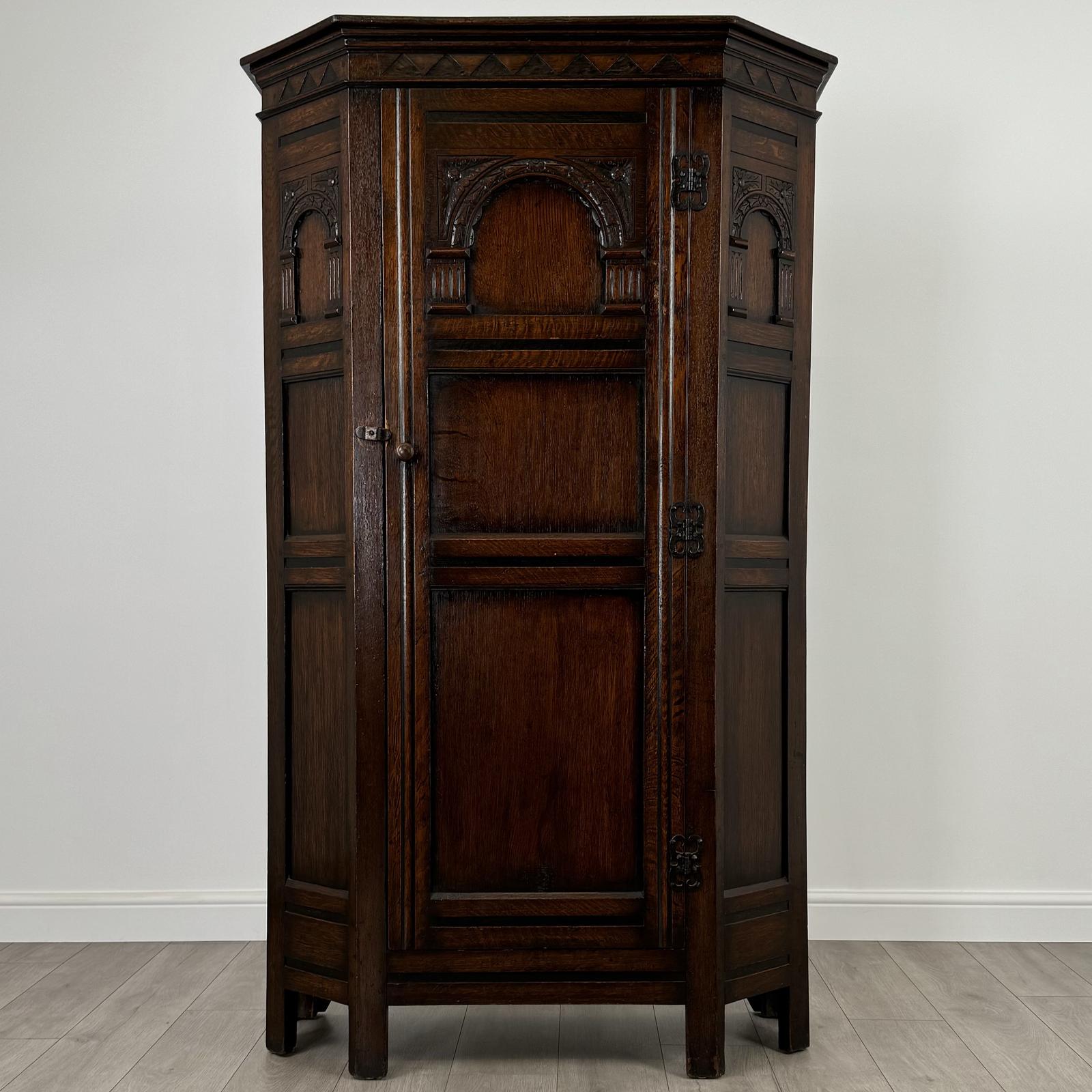 Antique 20th Century Fine Quality Wardrobe in Oak (1 of 9) Antique 20th Century Fine Quality Wardrobe in Oak (1 of 9)