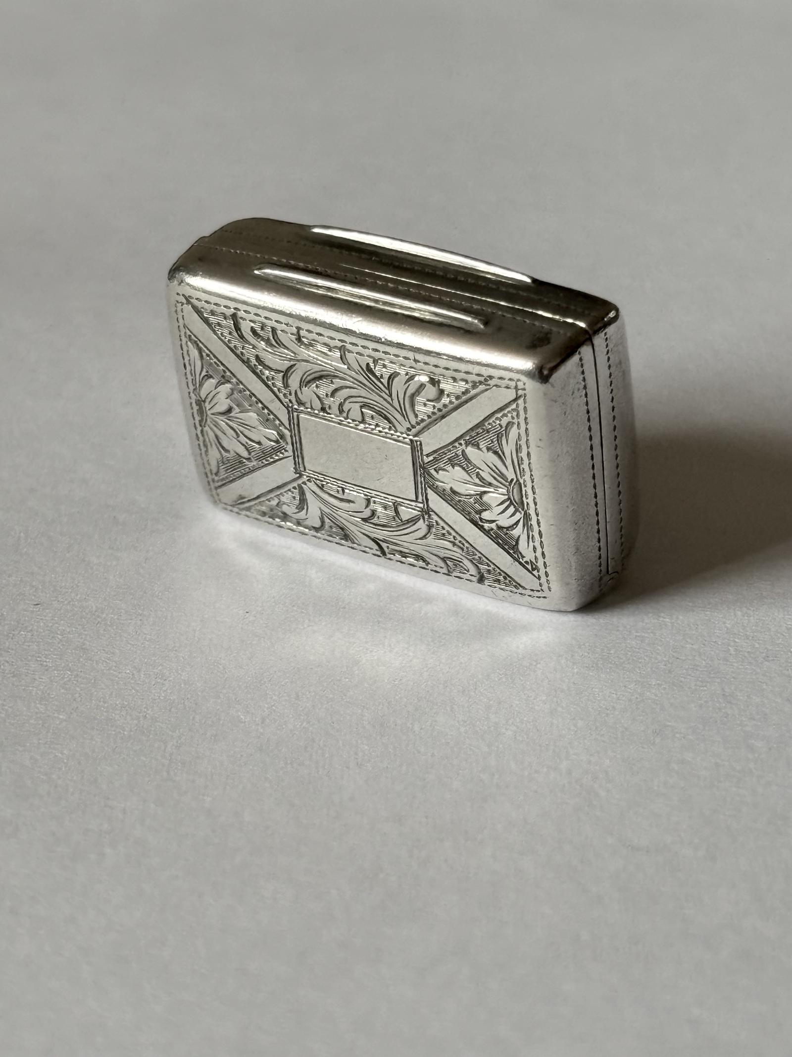 Early Victorian Silver Gilt Vinaigrette Birmingham 1844 Edward Smith (1 of 18) Early Victorian Silver Gilt Vinaigrette Birmingham 1844 Edward Smith (1 of 18)