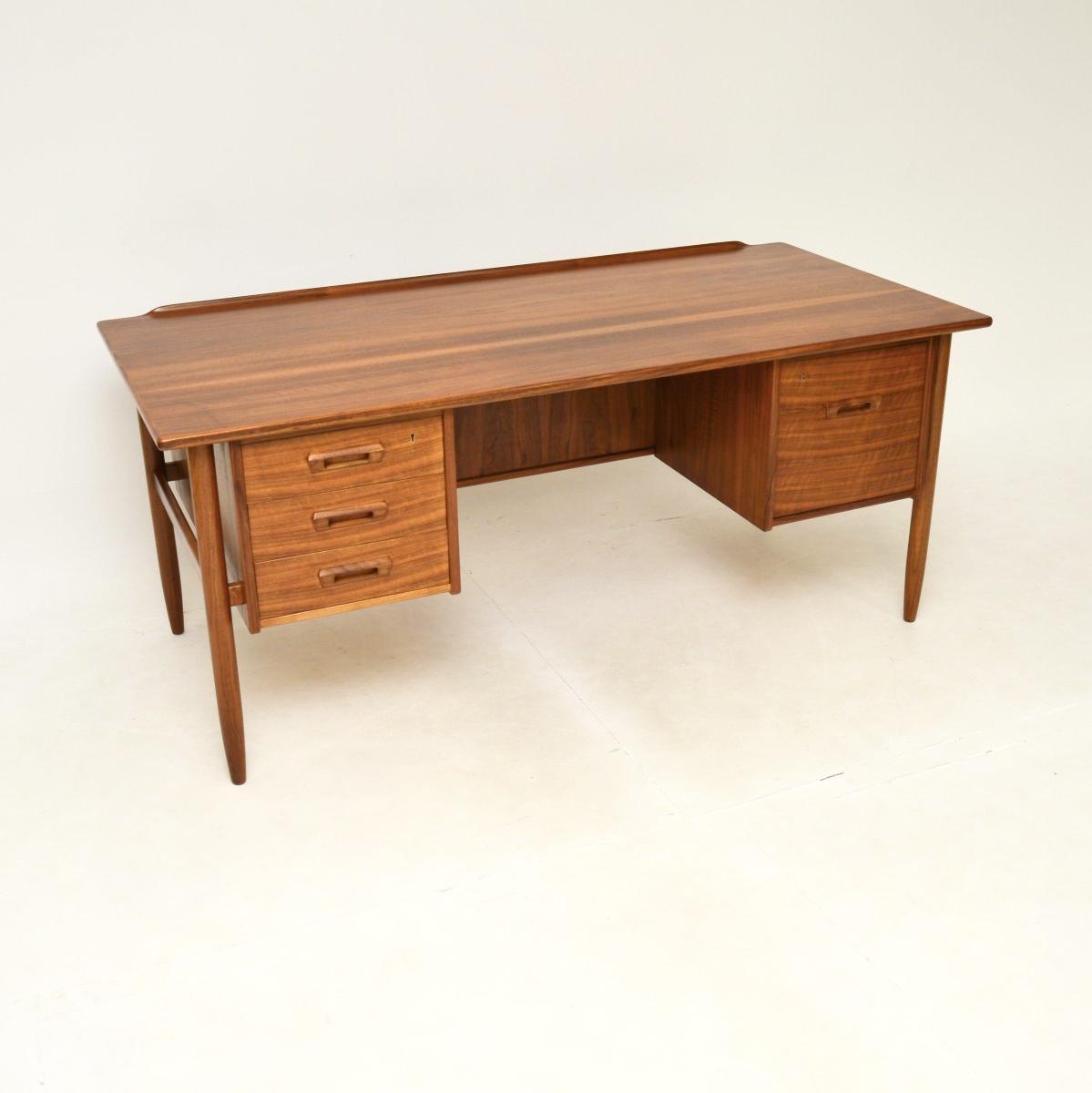 Vintage Swedish Walnut Desk by Goran Strand for Lelangs Mobelfabrik (1 of 11) Vintage Swedish Walnut Desk by Goran Strand for Lelangs Mobelfabrik (1 of 11)