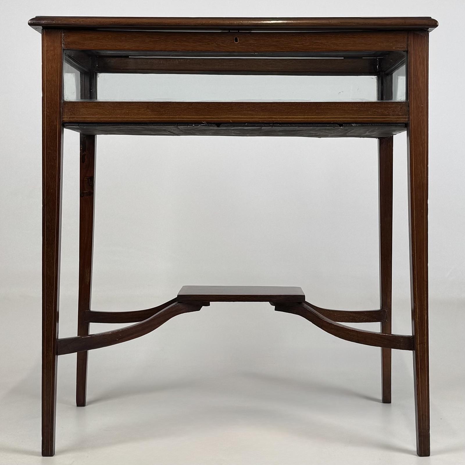 Antique 20th Century Bijouterie Display Table In Mahogany (1 of 10) Antique 20th Century Bijouterie Display Table In Mahogany (1 of 10)