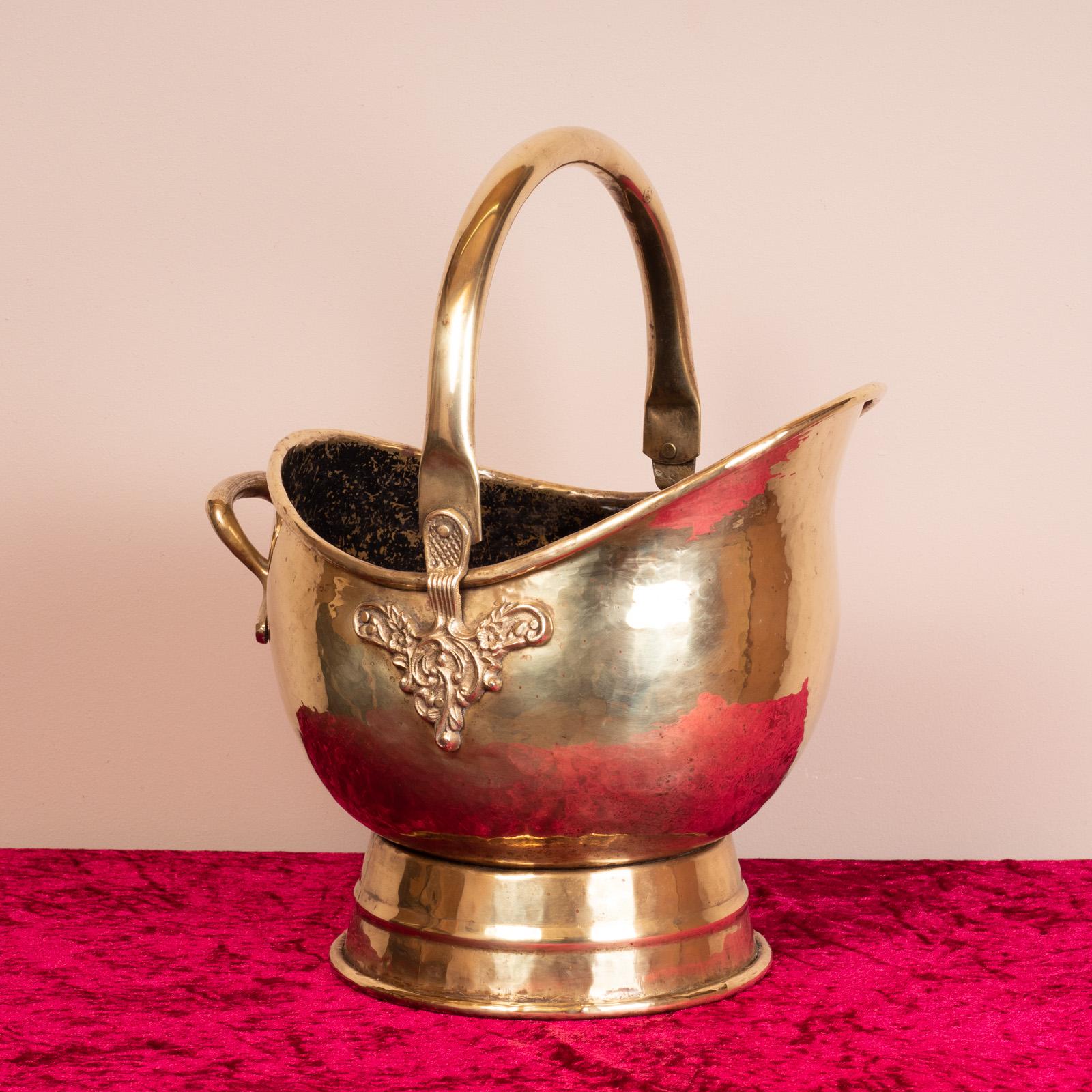 Good Quality Brass Victorian Coal Scuttle / Bucket (1 of 13)