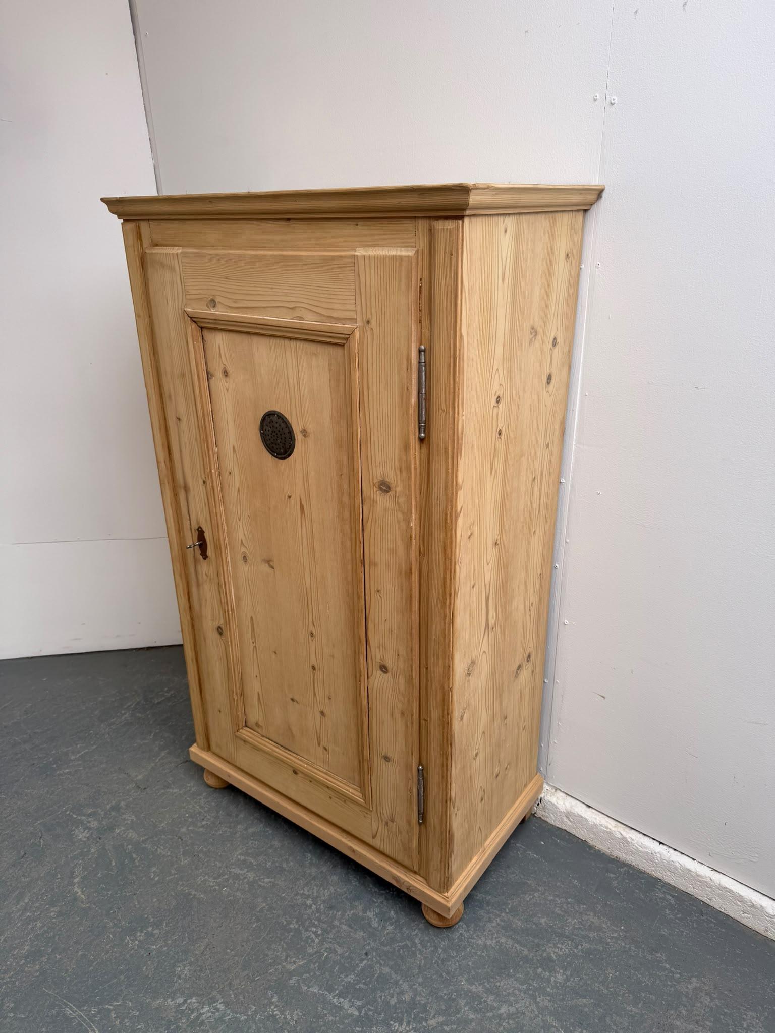A Mint Clean Victorian Antique/old Pine 1 Door Kitchen Cupboard to Wax/paint (1 of 9) A Mint Clean Victorian Antique/old Pine 1 Door Kitchen Cupboard to Wax/paint (1 of 9)