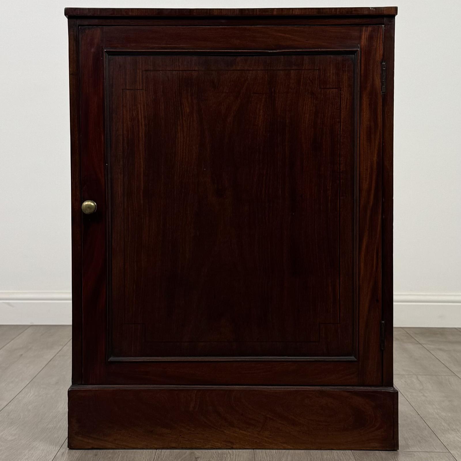 Antique 18th Century Cupboard In Mahogany (1 of 10)