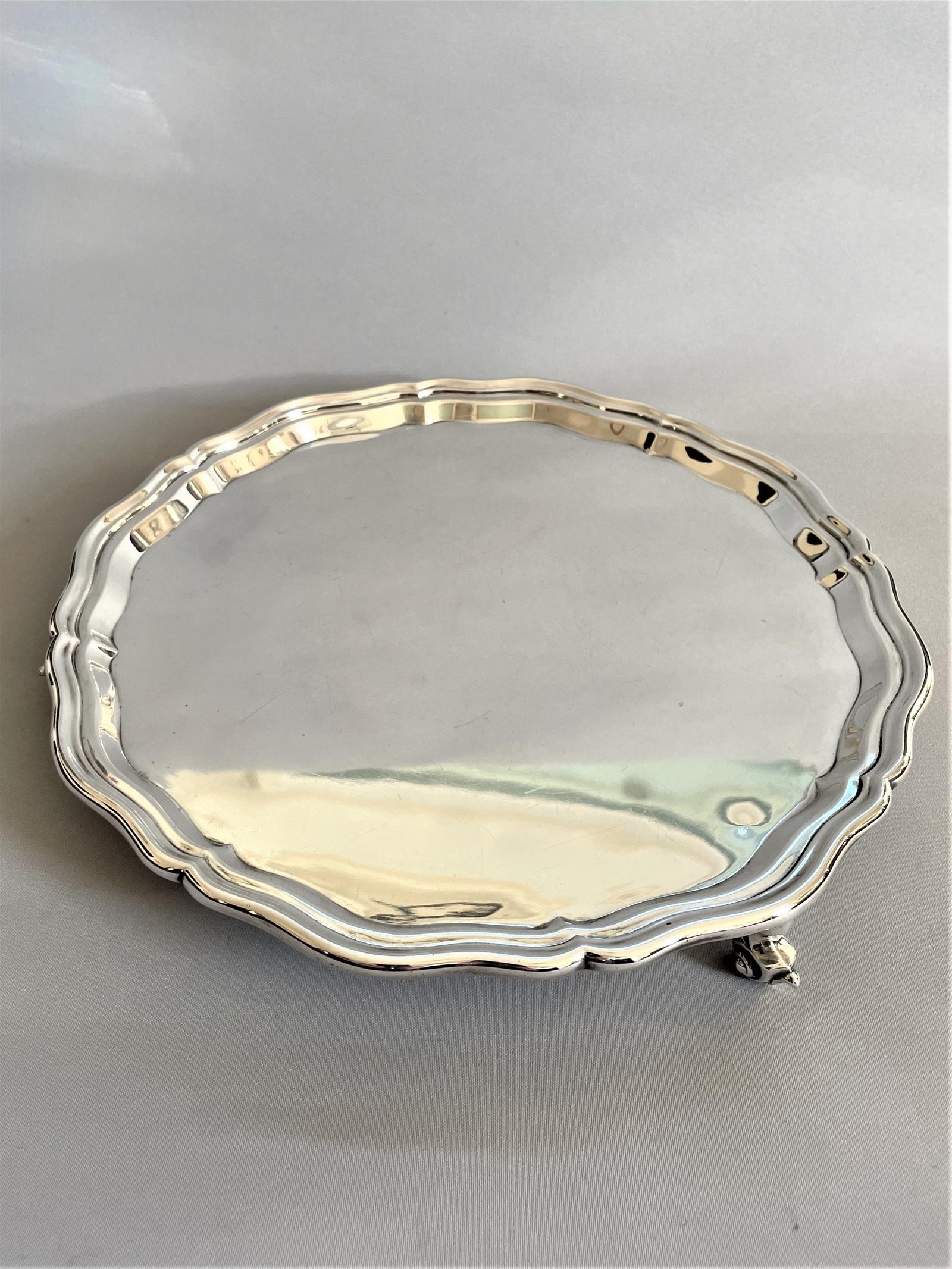 Handsome & Good Quality Hallmarked Silver Salver (1 of 6) Handsome & Good Quality Hallmarked Silver Salver (1 of 6)
