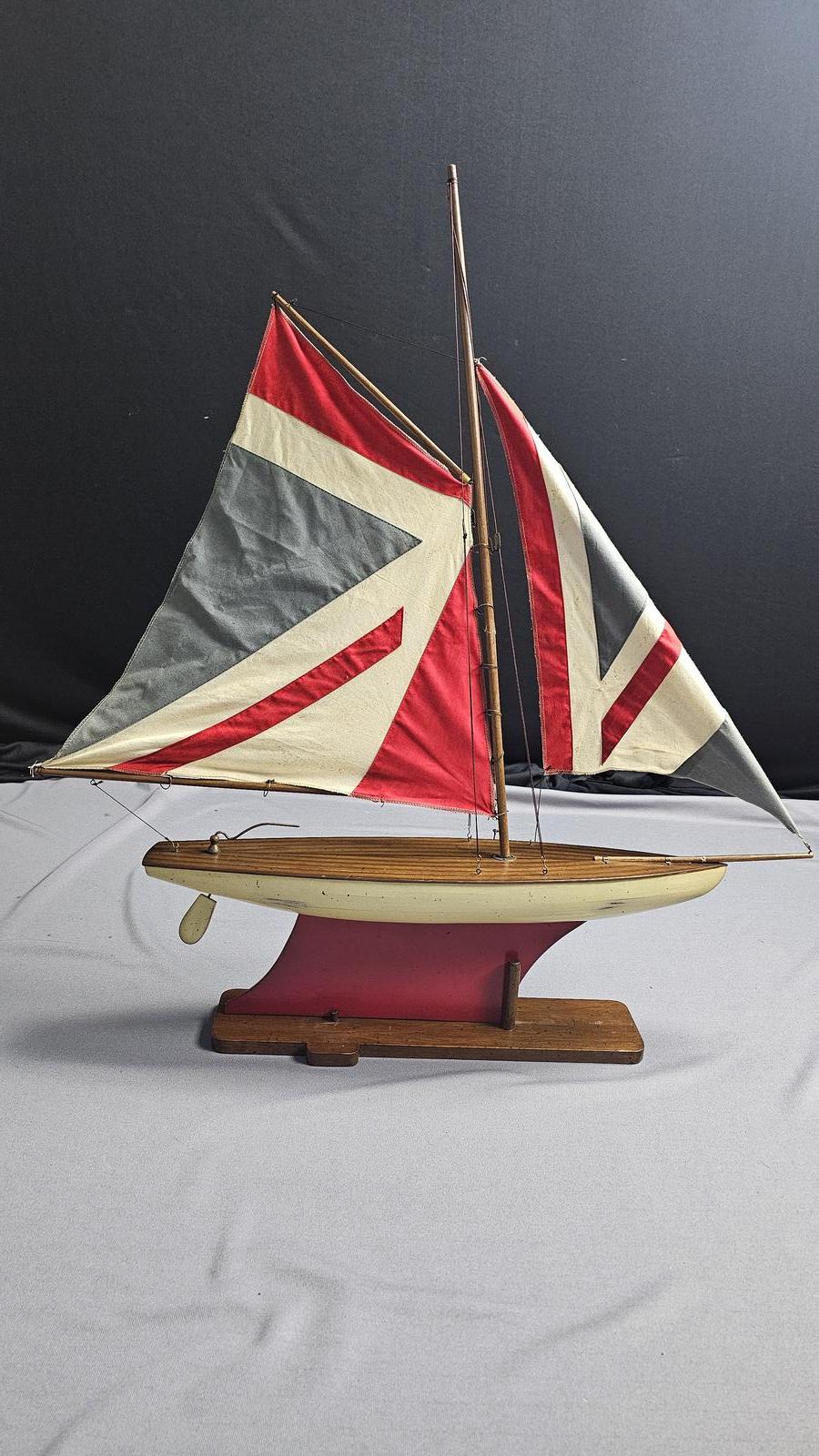 Vintage 1950s Pond Sailing Boat (1 of 7)