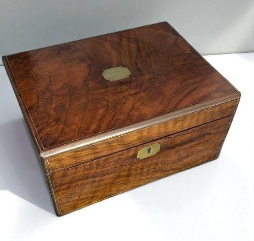 A Good Quality Victorian Walnut Writing Slope (1 of 7) A Good Quality Victorian Walnut Writing Slope (1 of 7)