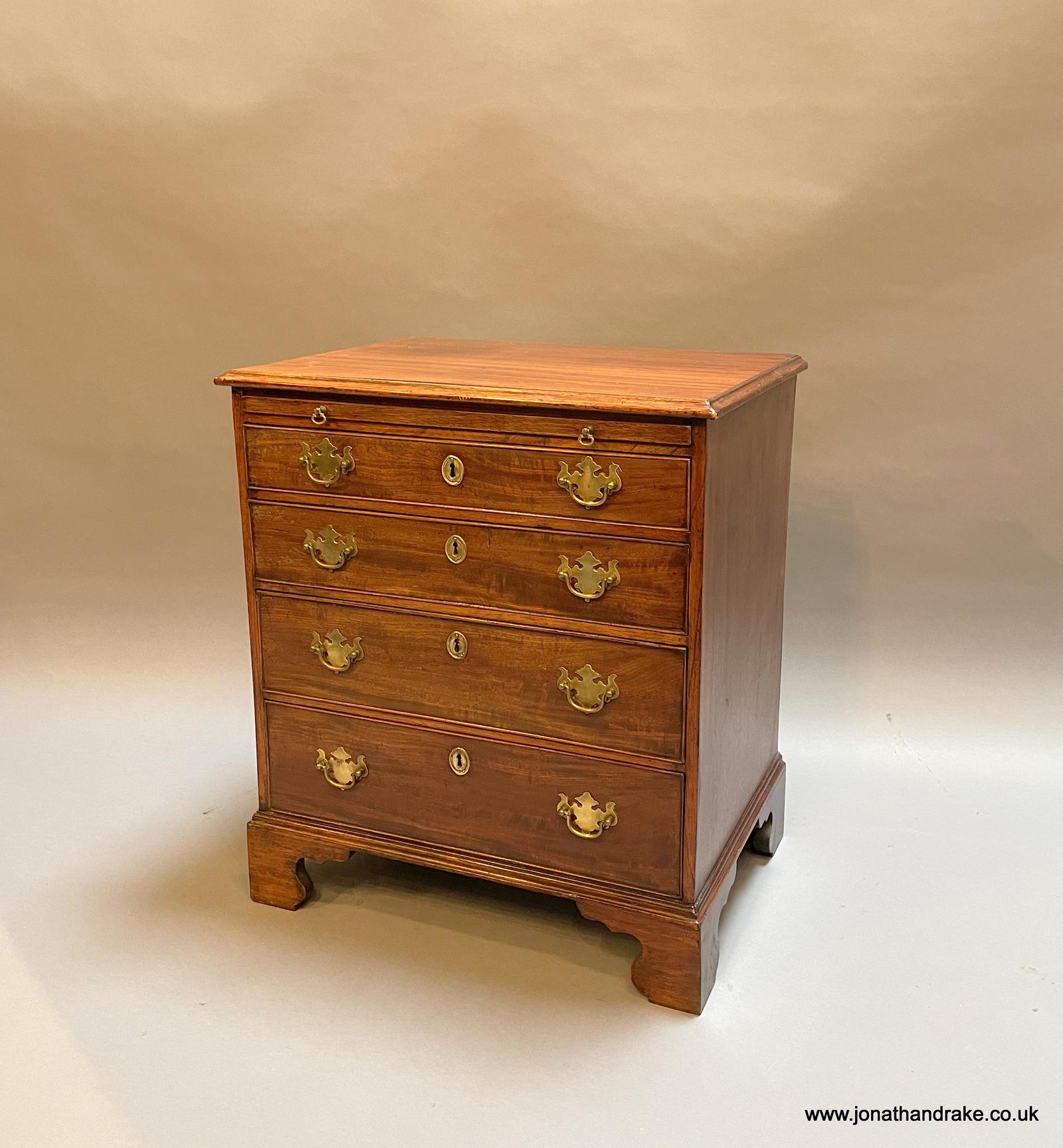 George III Small Chest of Drawers (1 of 10) George III Small Chest of Drawers (1 of 10)