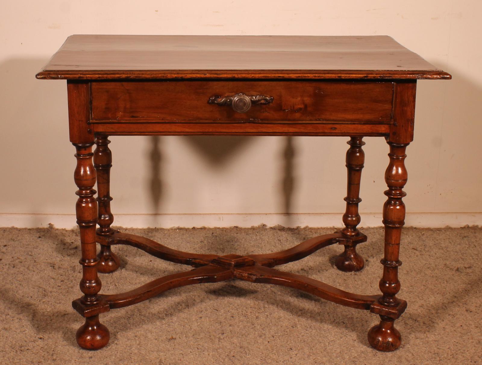 Louis XIV Walnut Writing Table or Occasional Table from the 17th Century (1 of 13)