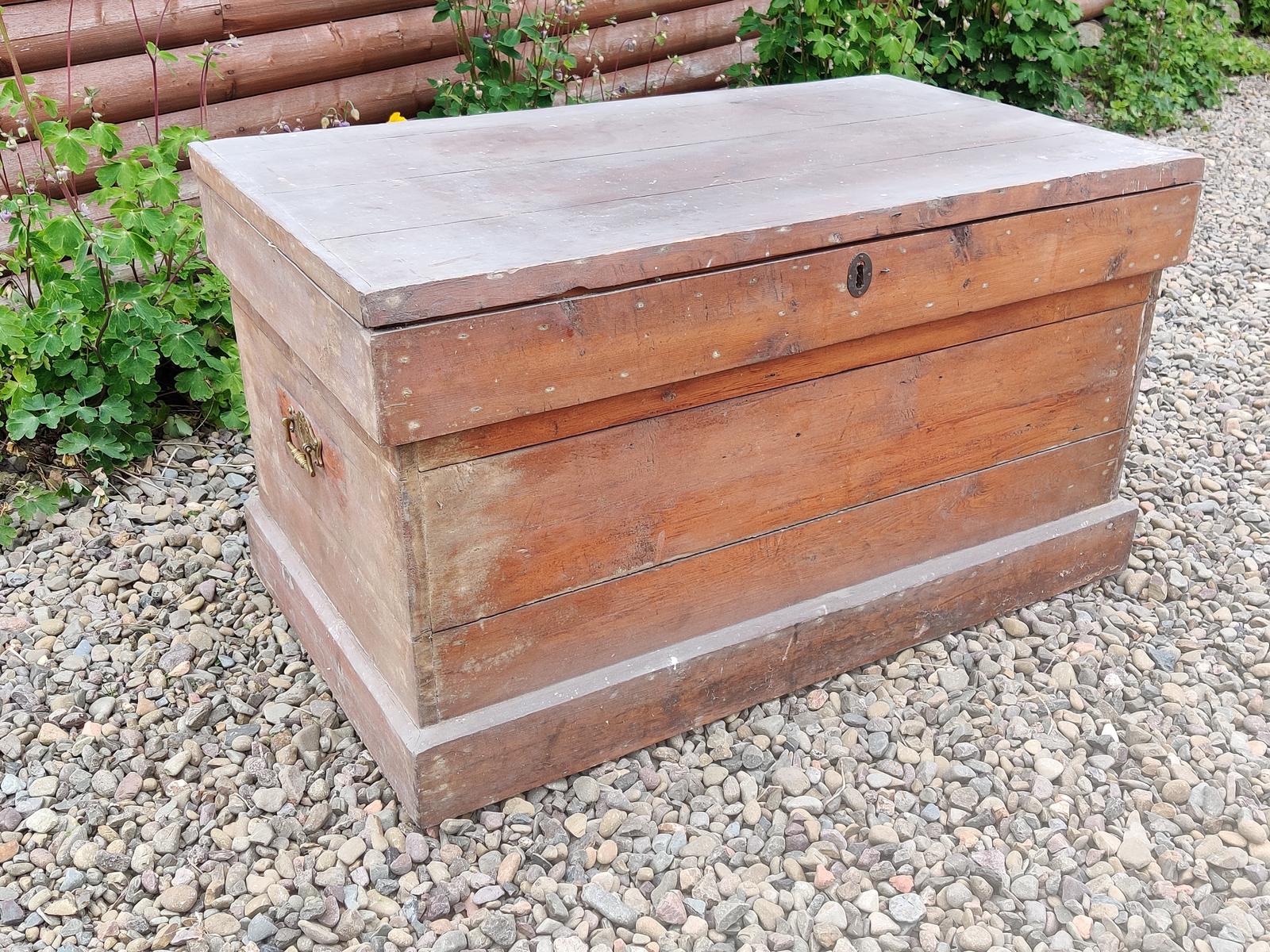 Pine Trunk/Chest/Kist (1 of 8)
