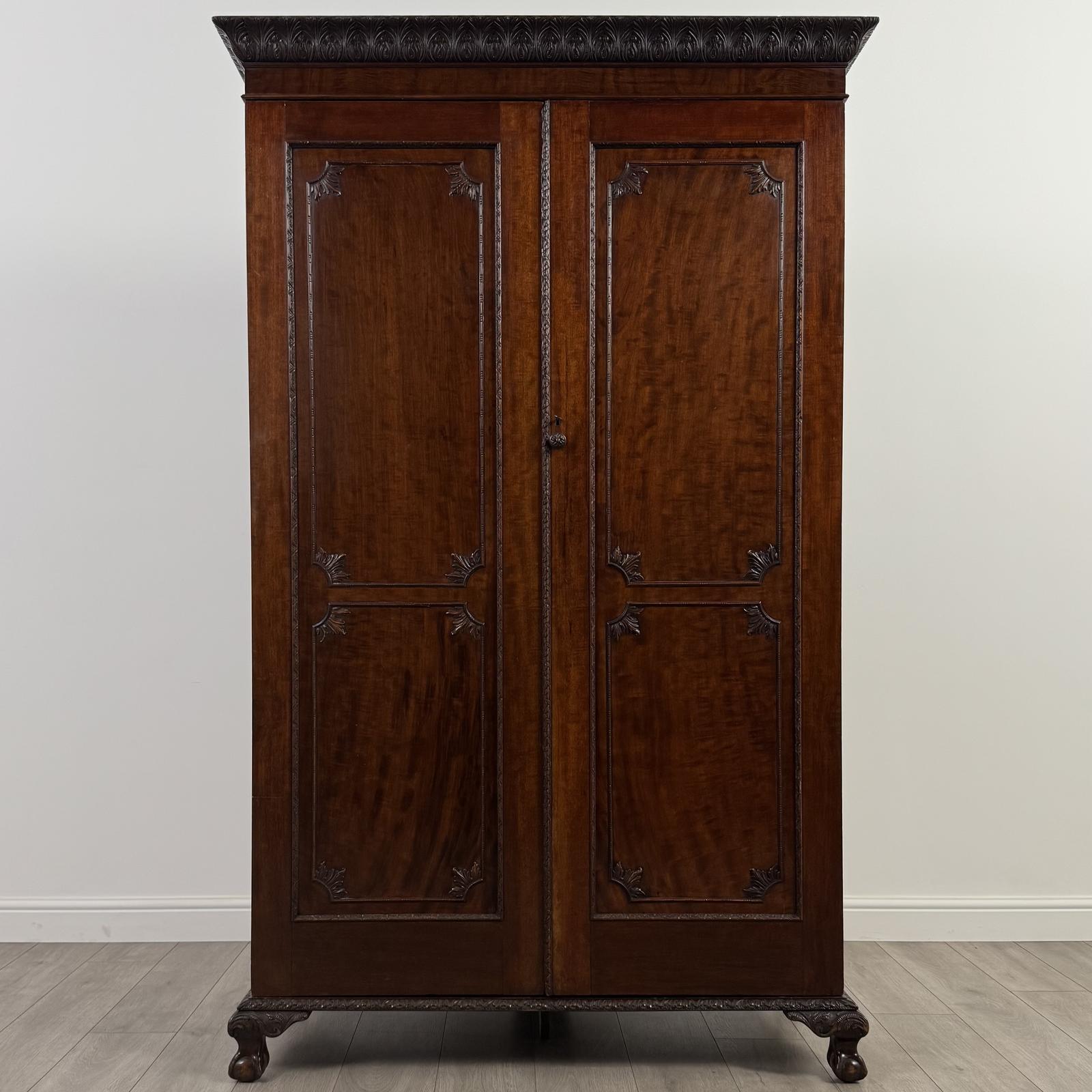 Antique 18th Century Fine Quality Wardrobe in Mahogany (1 of 9)