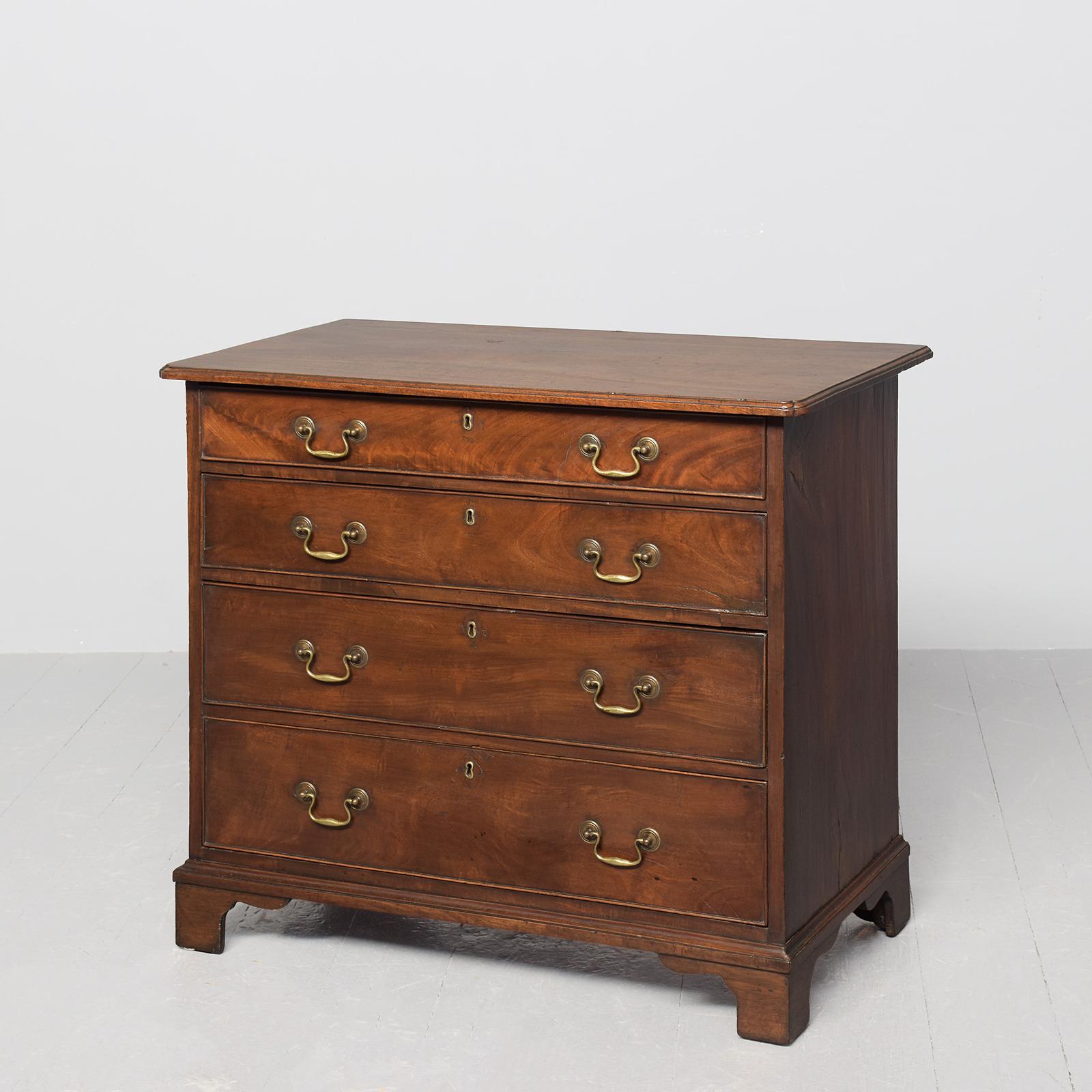 Early George III Neat-sized Mahogany Chest of Drawers (1 of 7) Early George III Neat-sized Mahogany Chest of Drawers (1 of 7)