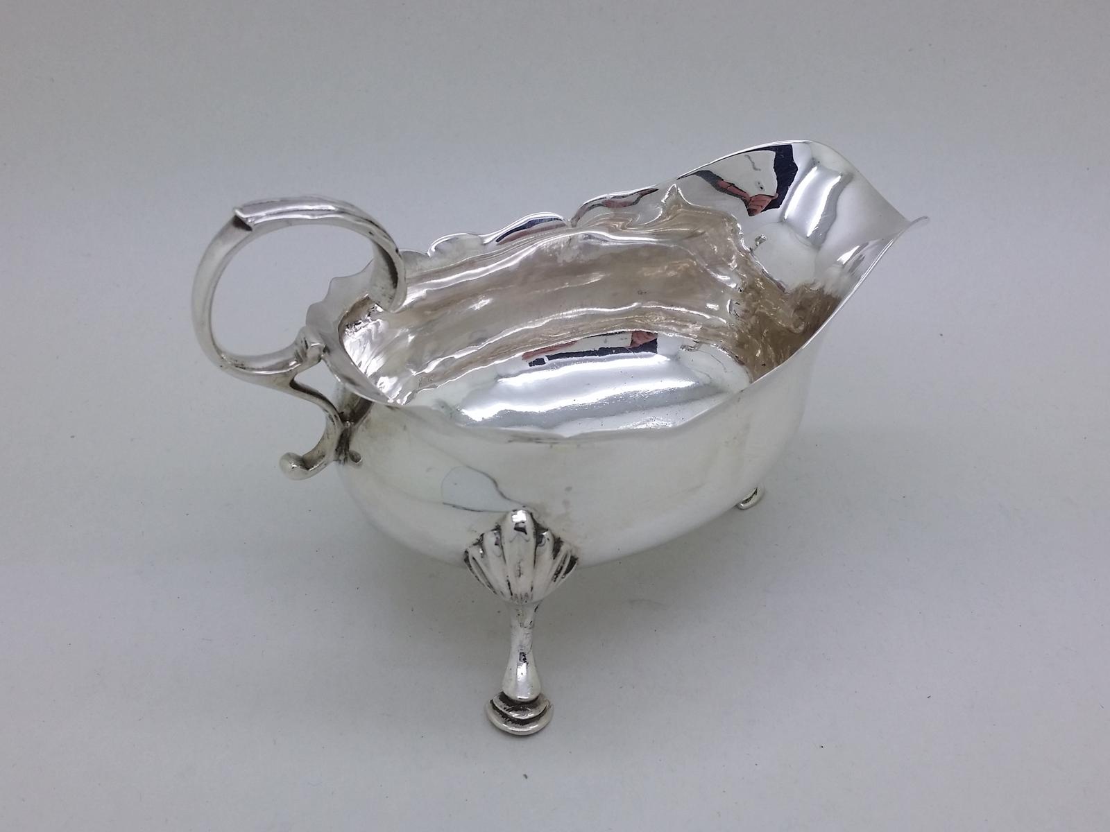 George III 1773 Sterling Silver Sauce Boat Jug Hallmarked London (1 of 11) George III 1773 Sterling Silver Sauce Boat Jug Hallmarked London (1 of 11)