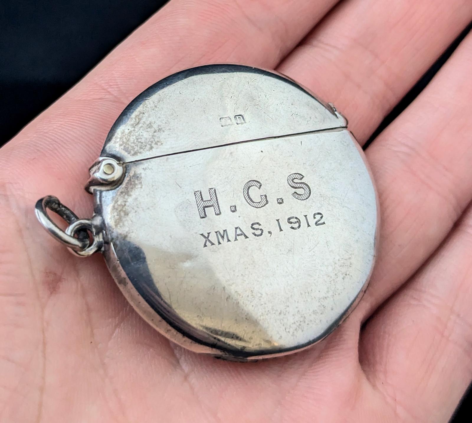 Antique Sterling Silver Vesta Case, Round, Xmas 1912 (1 of 10)