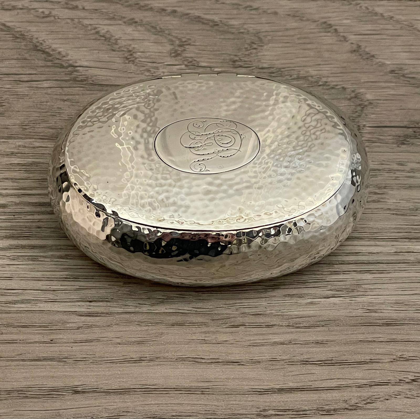 Late Victorian Planished Pebble Snuff Box by George Unite (1 of 8) Late Victorian Planished Pebble Snuff Box by George Unite (1 of 8)