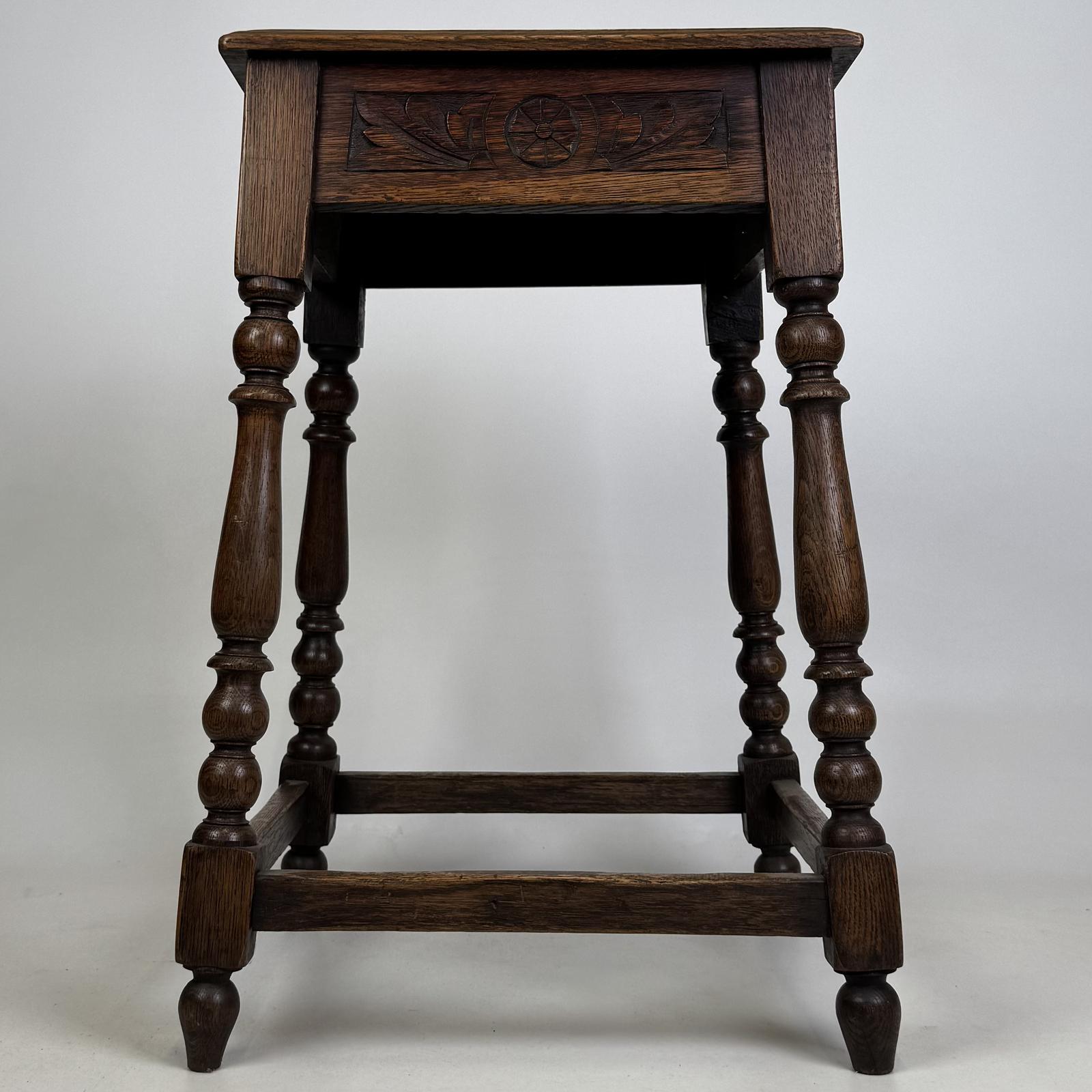 Antique 20th Century Edwardian Carved Oak Side Table (1 of 9) Antique 20th Century Edwardian Carved Oak Side Table (1 of 9)