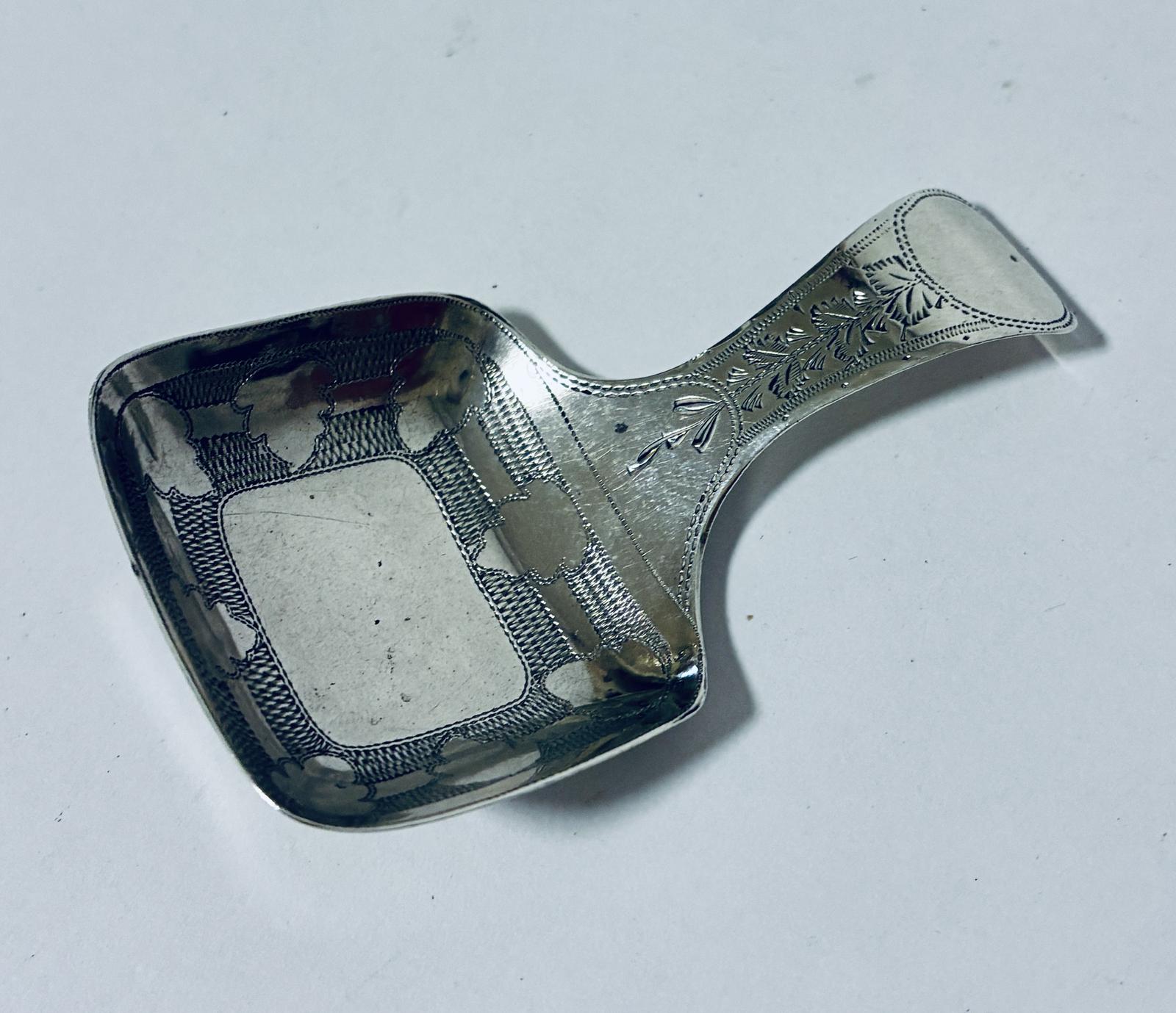 Georgian Silver Caddy Spoon (1 of 9) Georgian Silver Caddy Spoon (1 of 9)