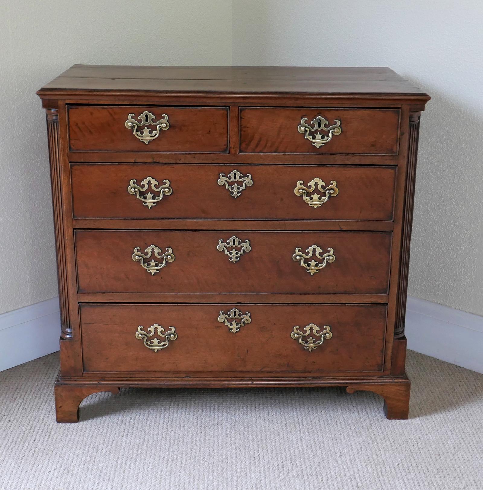 Red Walnut Georgian Chest of Drawers c.1770 (1 of 7)