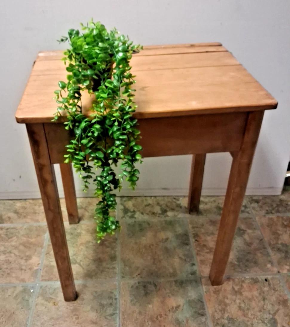 Vintage School Desk with Lift Up Top & Ink Well (1 of 8) Vintage School Desk with Lift Up Top & Ink Well (1 of 8)