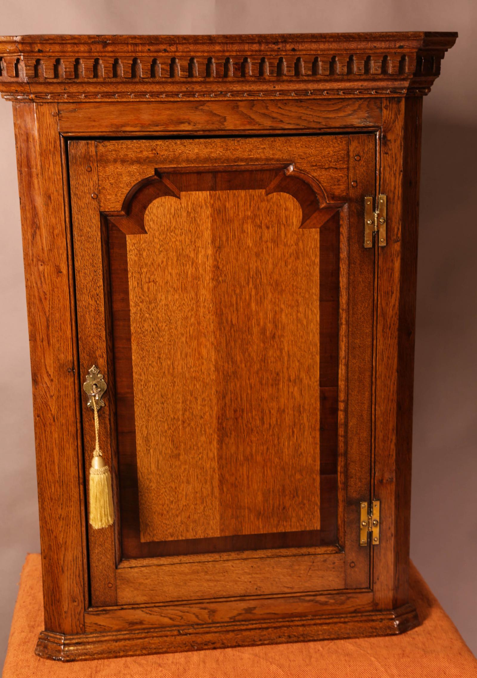 18th Century Oak Corner Cupboard (1 of 5) 18th Century Oak Corner Cupboard (1 of 5)