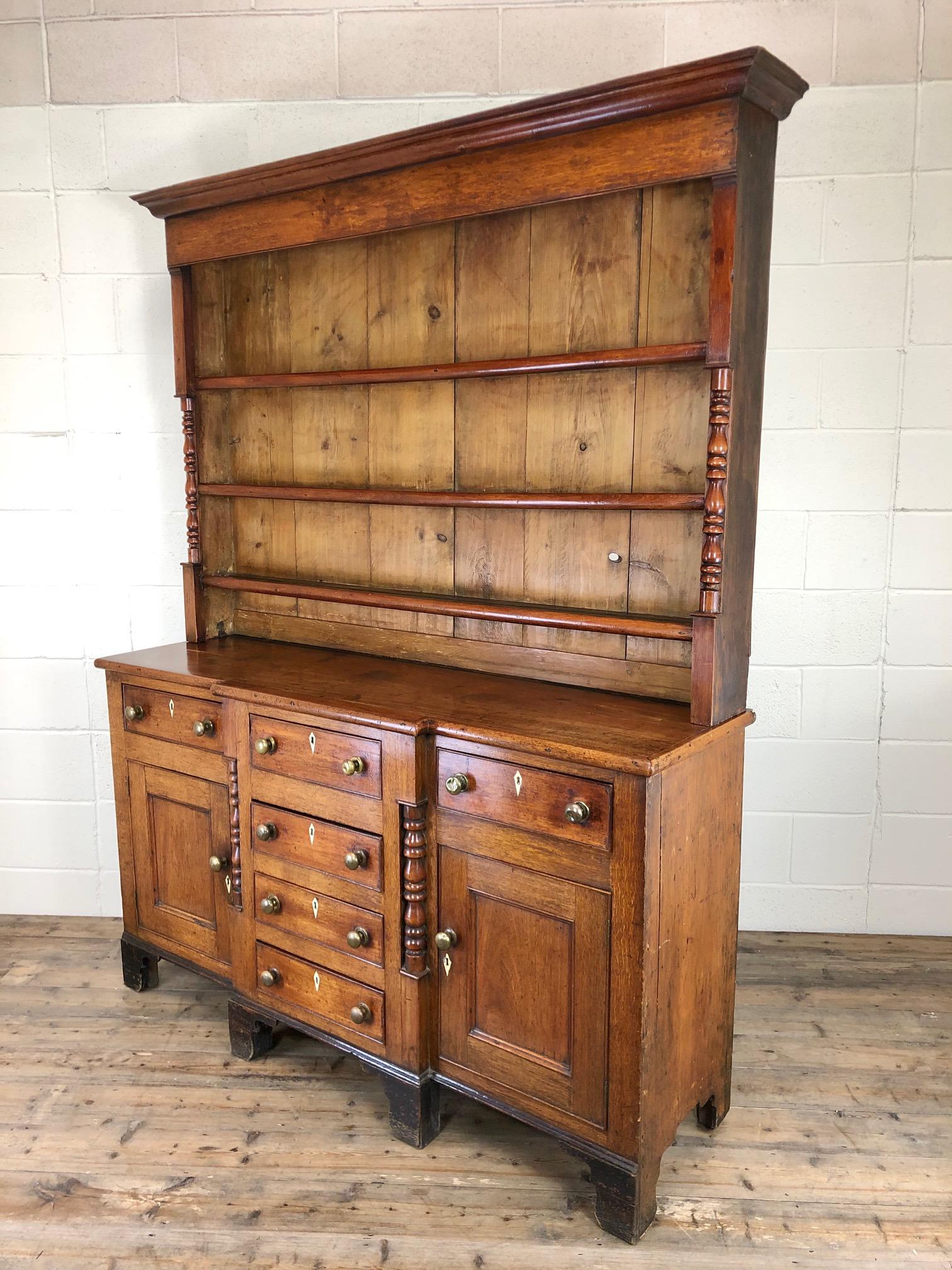 19th Century Welsh Oak Anglesey Dresser or Kitchen Sideboard (1 of 16) 19th Century Welsh Oak Anglesey Dresser or Kitchen Sideboard (1 of 16)