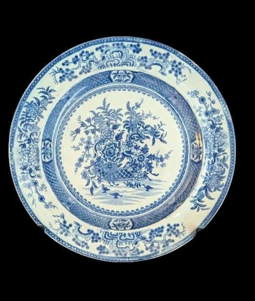 A Pair of 19cm Blue and White Plates (1 of 4)