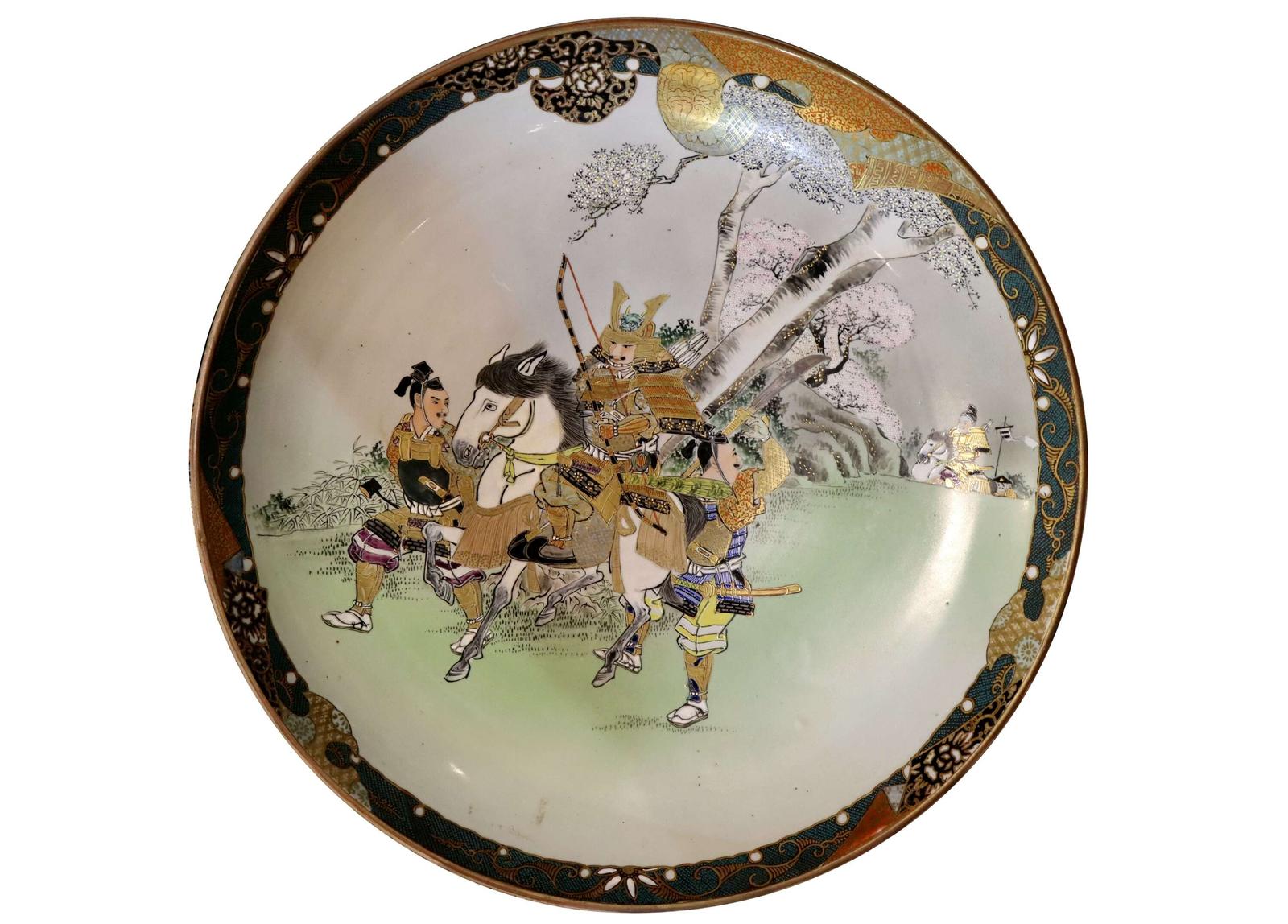 Large Japanese Kutani Porcelain Charger (1 of 6) Large Japanese Kutani Porcelain Charger (1 of 6)