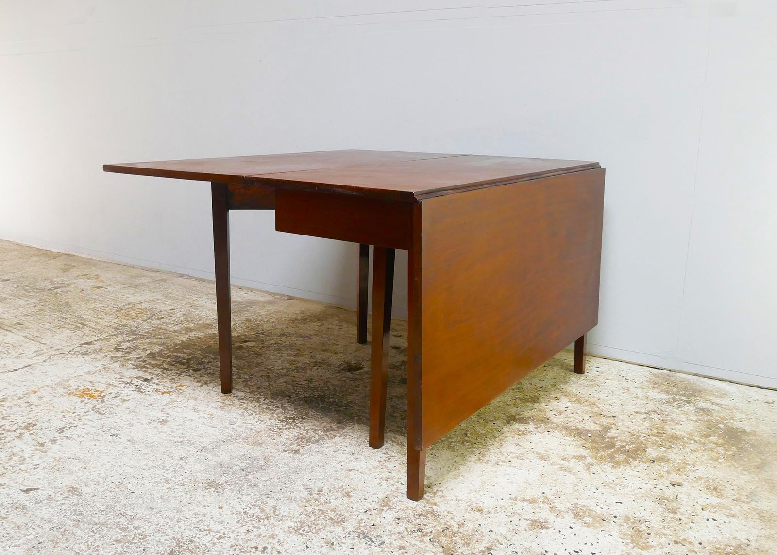 Early 1900’s English vintage solid mahogany drop leaf table (1 of 4) Early 1900’s English vintage solid mahogany drop leaf table (1 of 4)