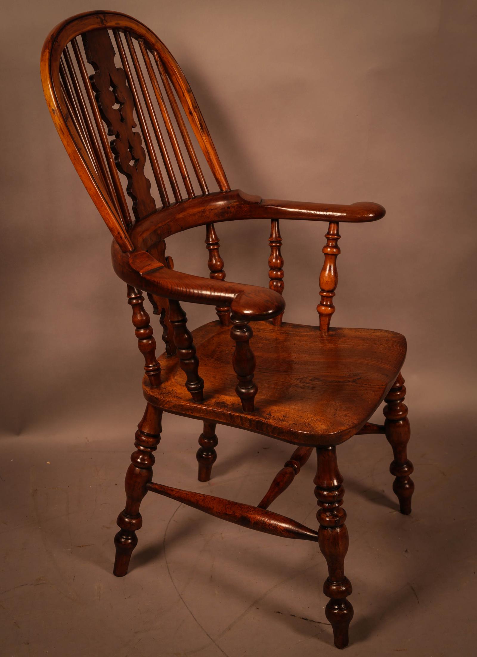 A Worksop Yew Wood Broad Arm Windsor Chair (1 of 10) A Worksop Yew Wood Broad Arm Windsor Chair (1 of 10)