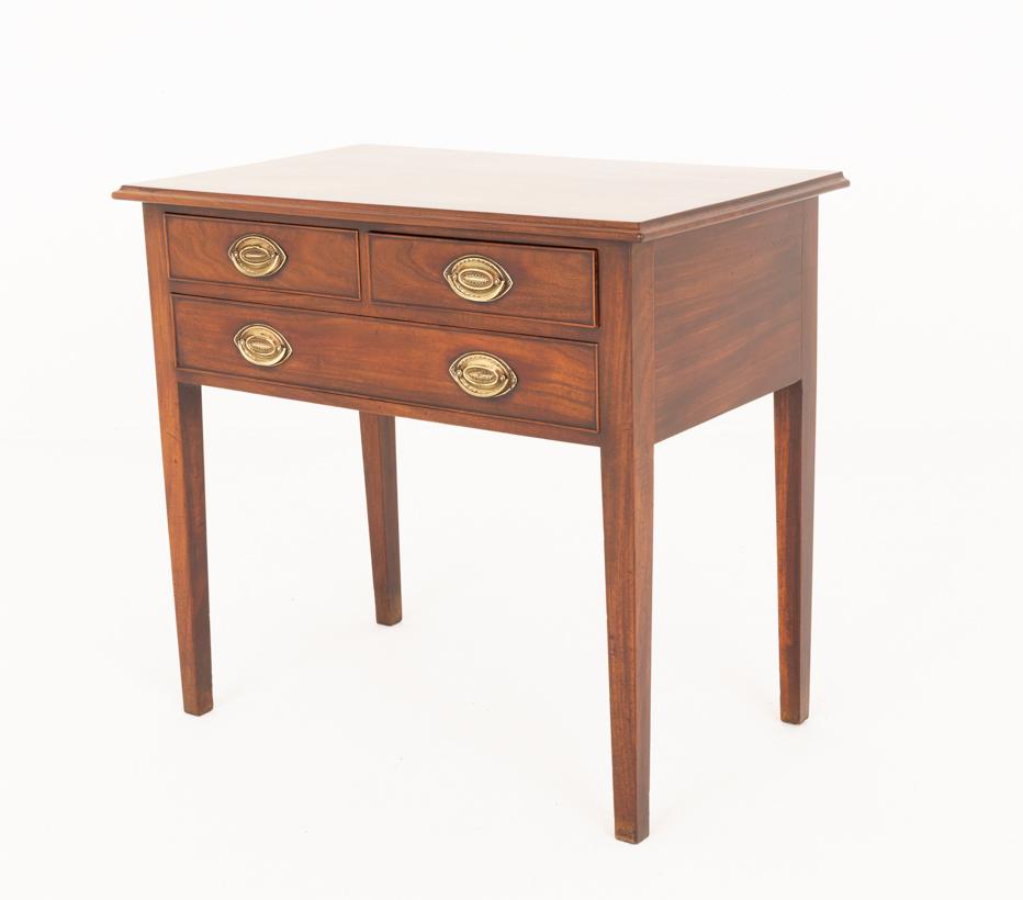 Georgian Mahogany Lowboy (1 of 7) Georgian Mahogany Lowboy (1 of 7)