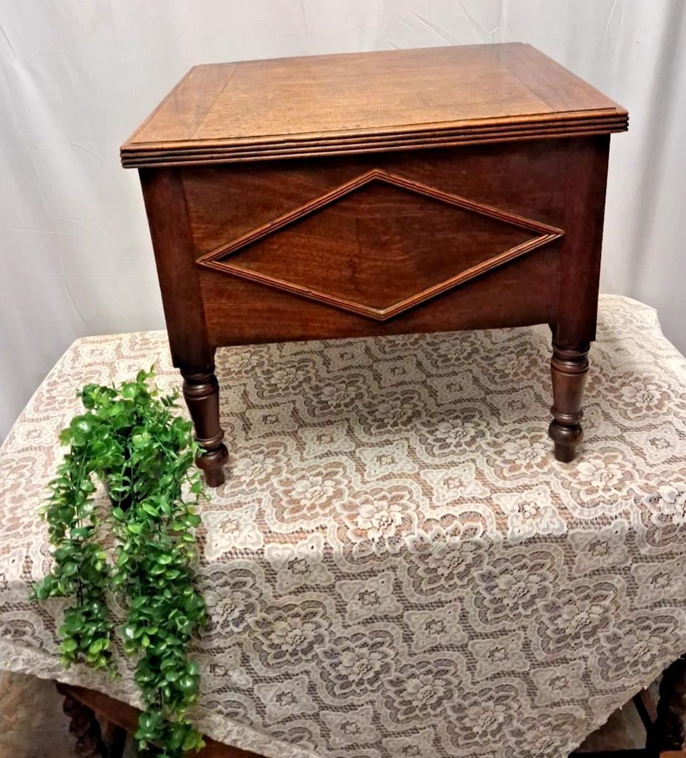 Antique Commode In Mahogany Wood (1 of 7)