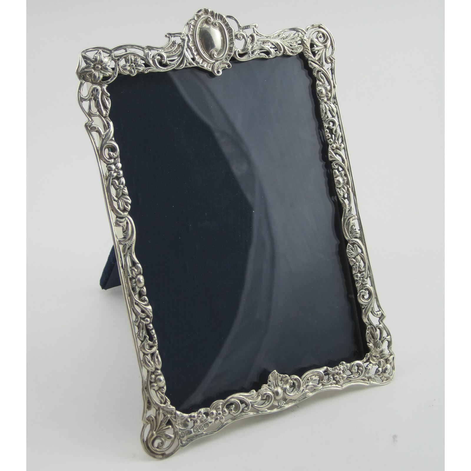 Good Quality Shaped Rectangular Cast Border Silver Photo Frame (1 of 7) Good Quality Shaped Rectangular Cast Border Silver Photo Frame (1 of 7)