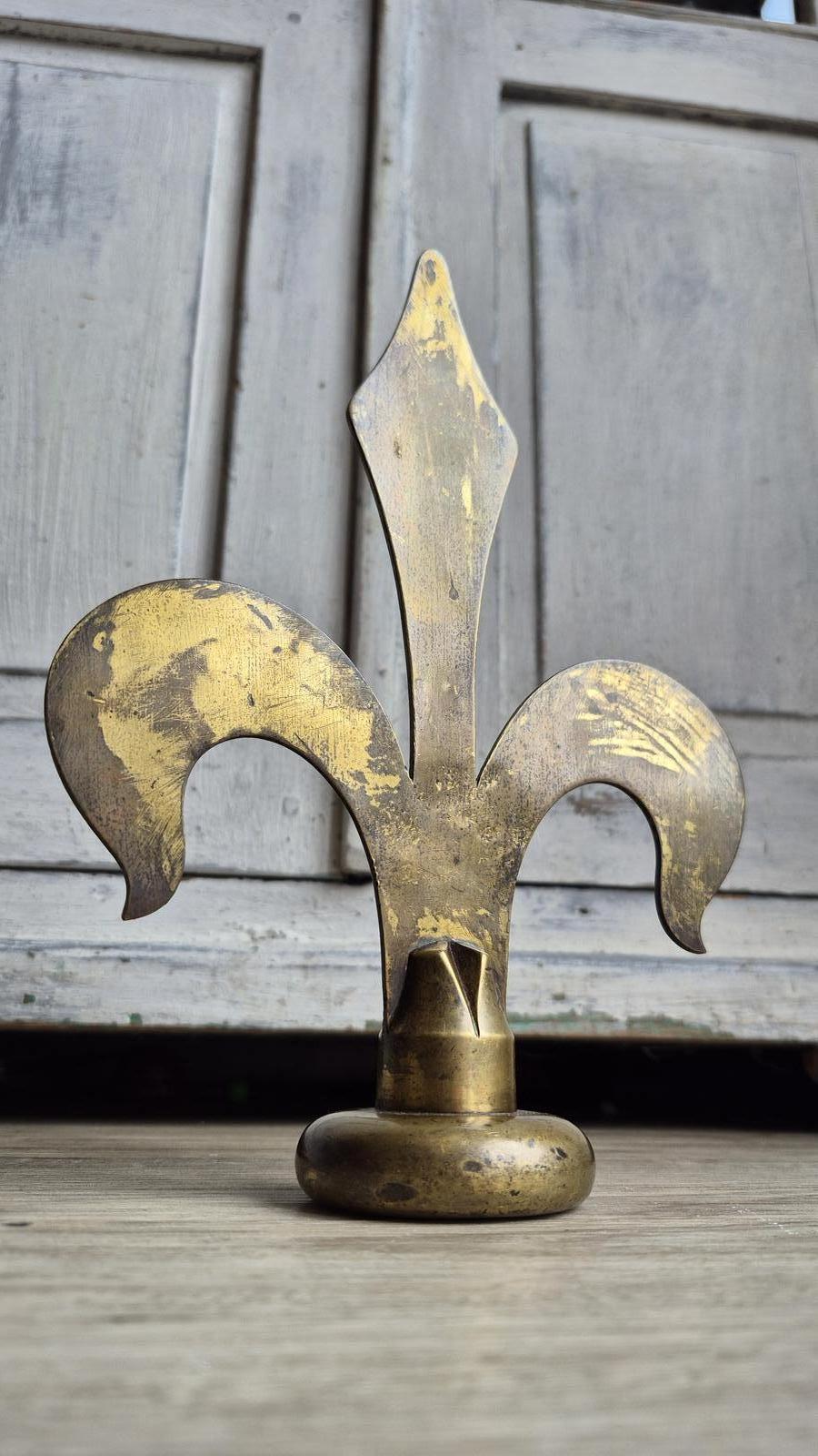 Antique Fleur De Lis Finial - Ecclesiastical Ornament (1 of 18) Antique Fleur De Lis Finial - Ecclesiastical Ornament (1 of 18)
