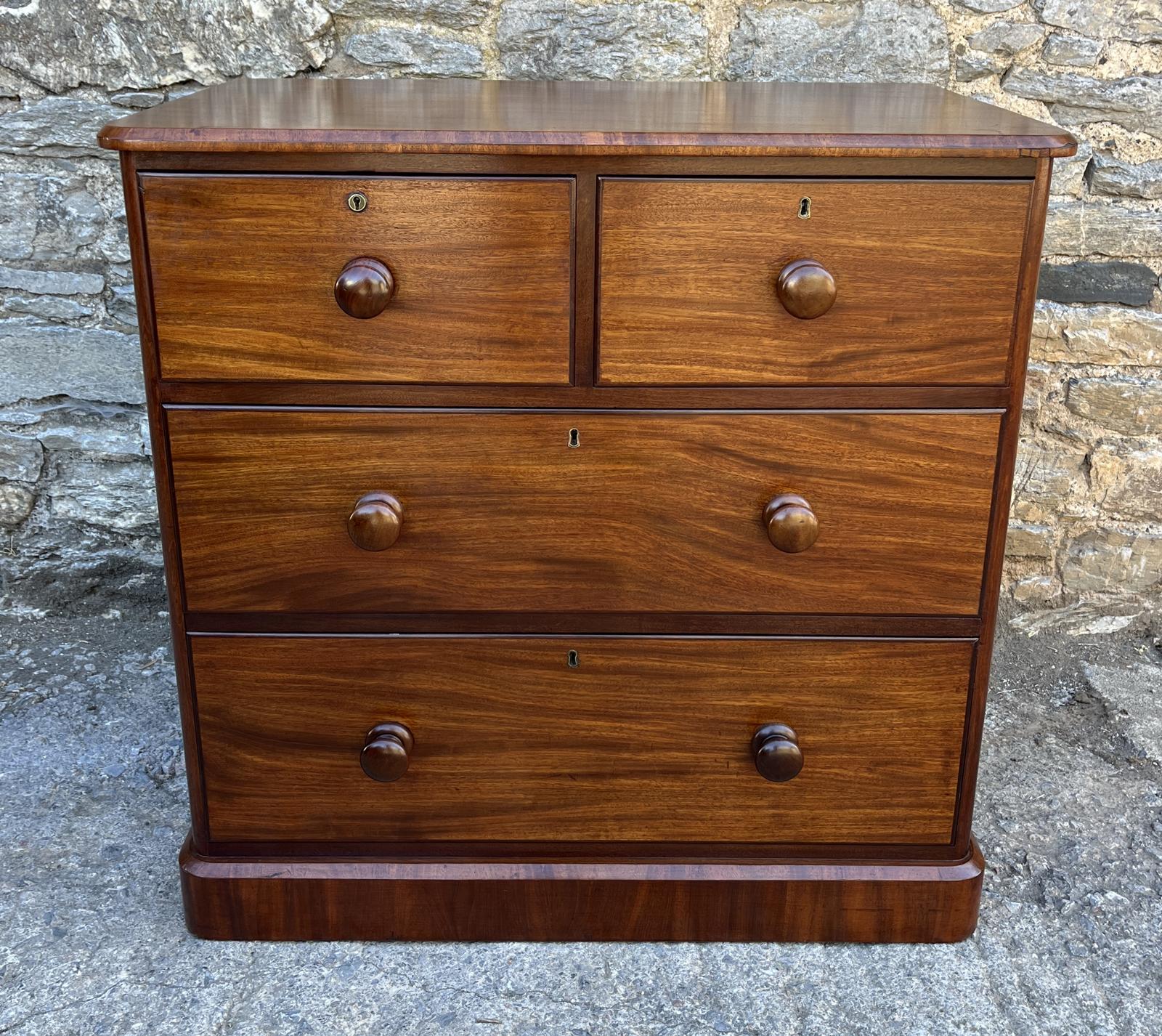 Victorian Mahogany Chest of Drawers (1 of 15) Victorian Mahogany Chest of Drawers (1 of 15)