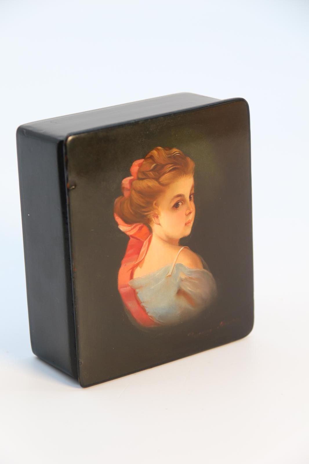 Antique Russian Lacquered Box Hand Painted with Portrait c.1920 (1 of 20)