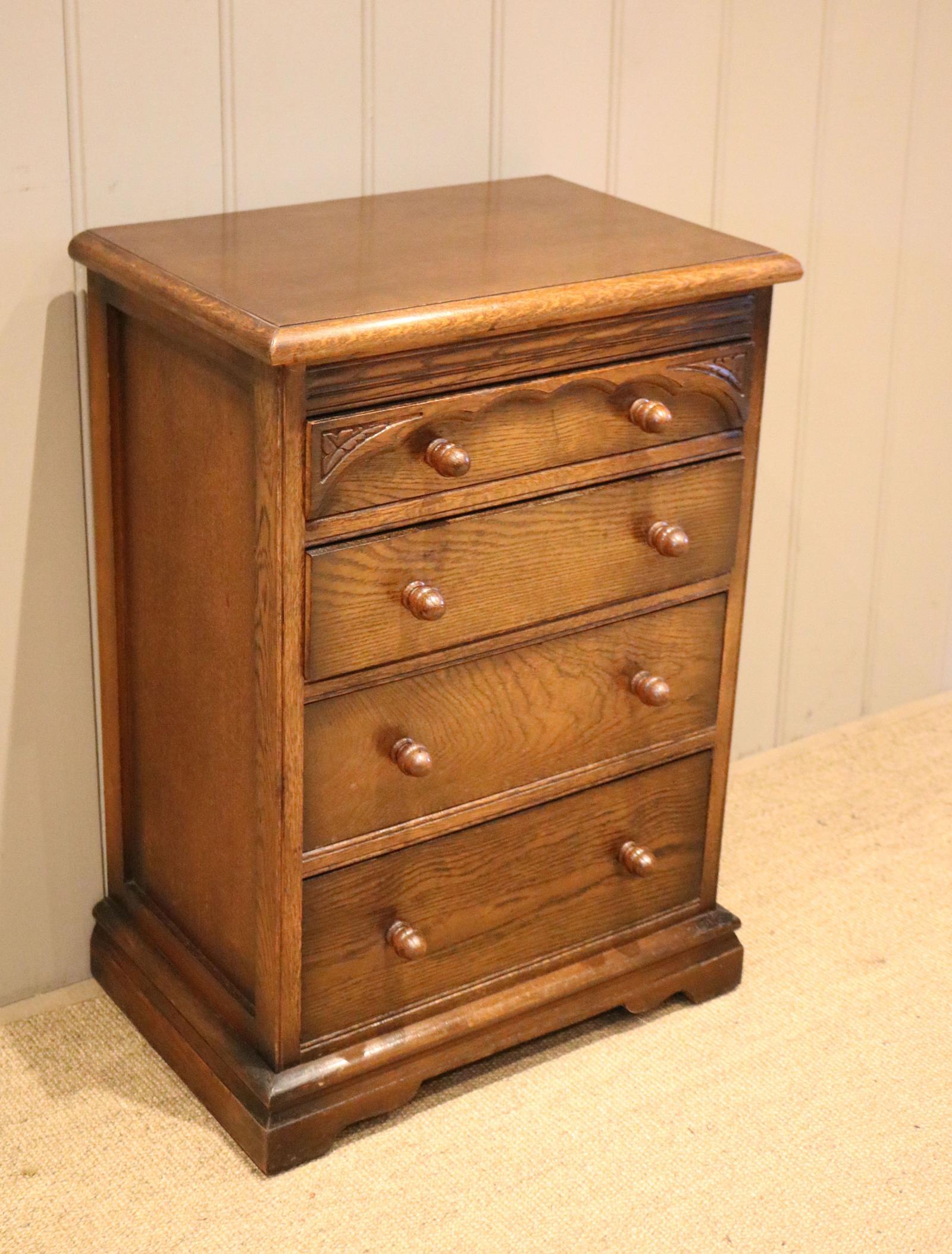 Small Oak Chest of Drawers (1 of 11) Small Oak Chest of Drawers (1 of 11)
