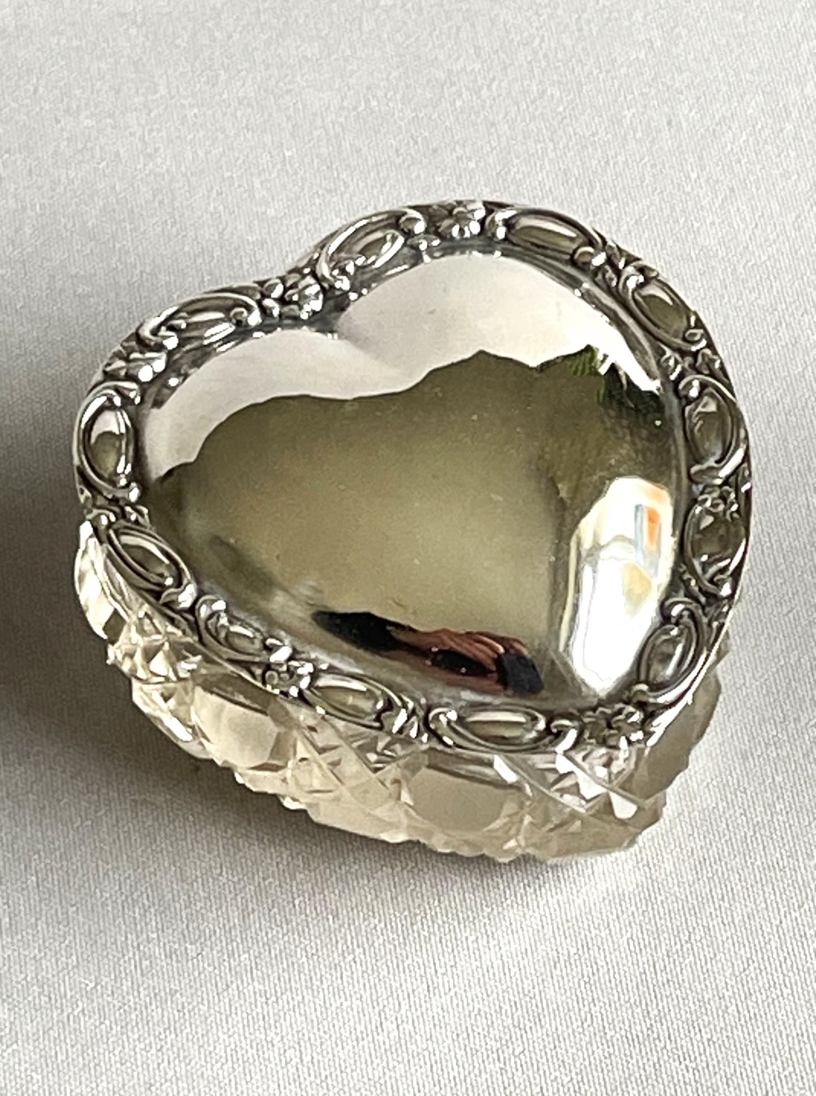 Gorgeous Edwardian Silver & Cut Glass Heart Shaped Trinket Box (1 of 7) Gorgeous Edwardian Silver & Cut Glass Heart Shaped Trinket Box (1 of 7)