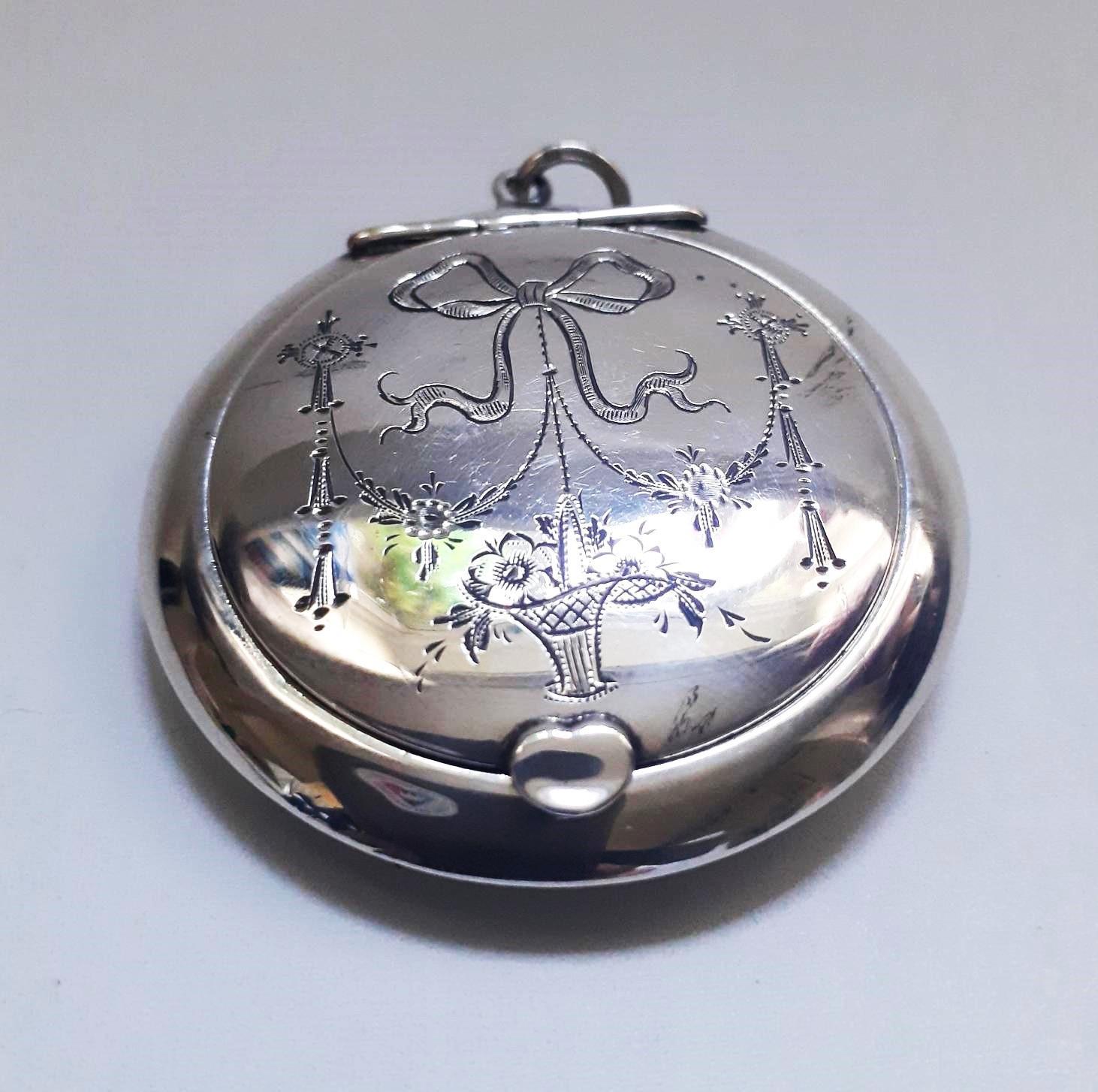 Elegant Art Nouveau Silver Pendant Compact (1 of 5)