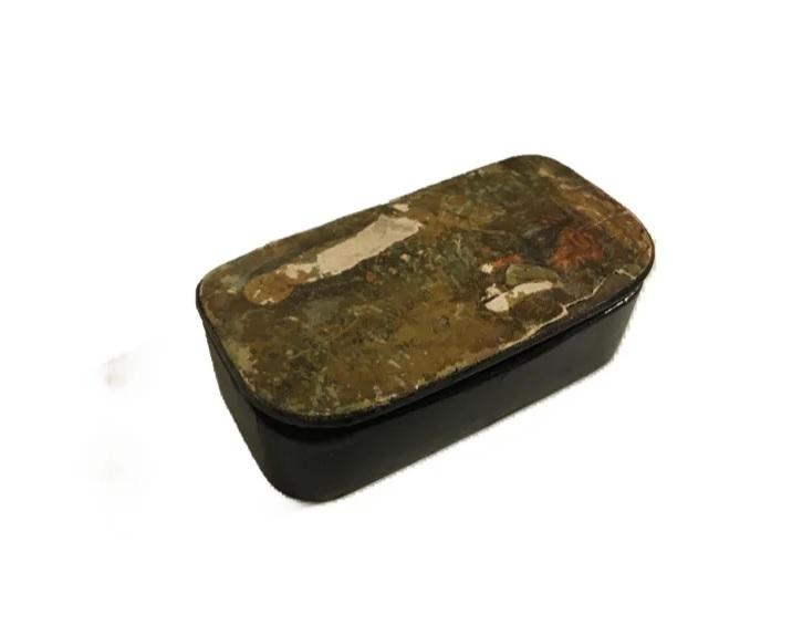 Victorian Papier Mache Snuff Box with Worn Pictorial Lid (1 of 3)