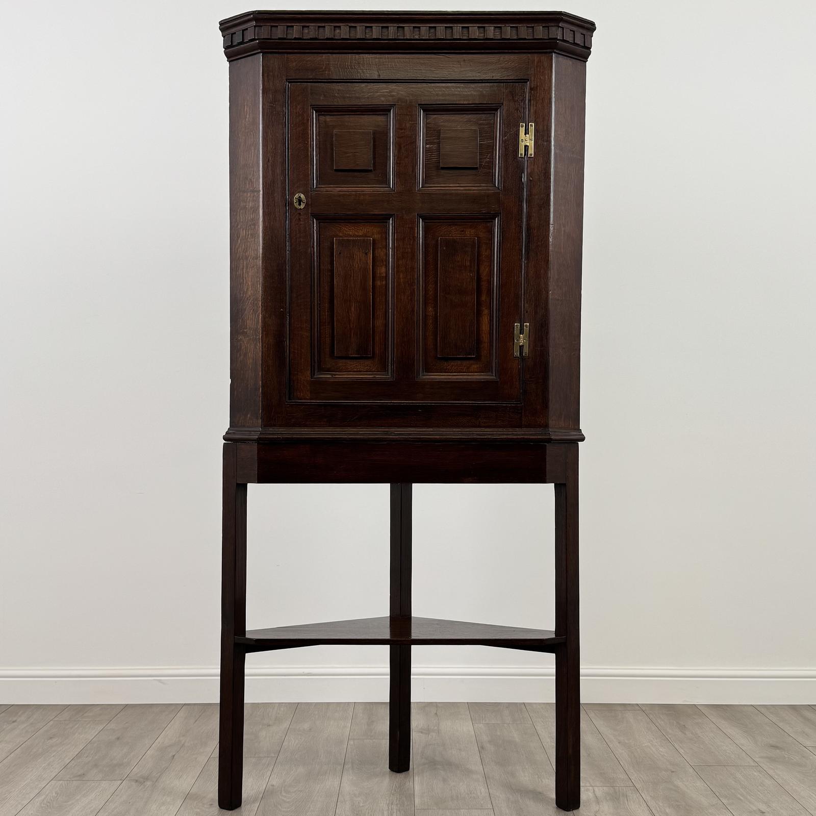 Antique 18th Century Good Quality Corner Cabinet In Oak (1 of 5)